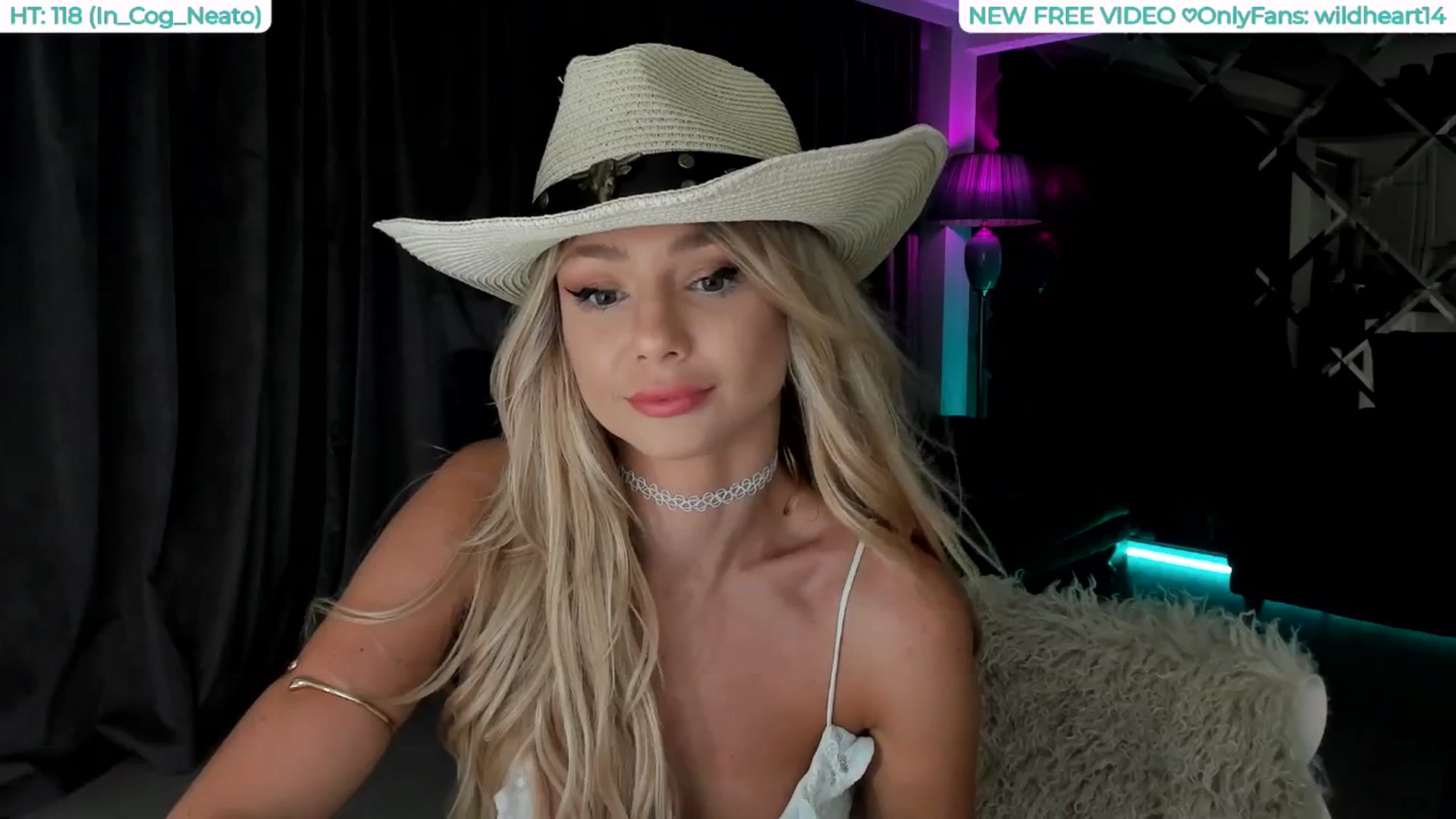 Gallery image thumbnail from Yveline's myfreecams stream on, 08/10/2025, 18:07 image 13 of 20