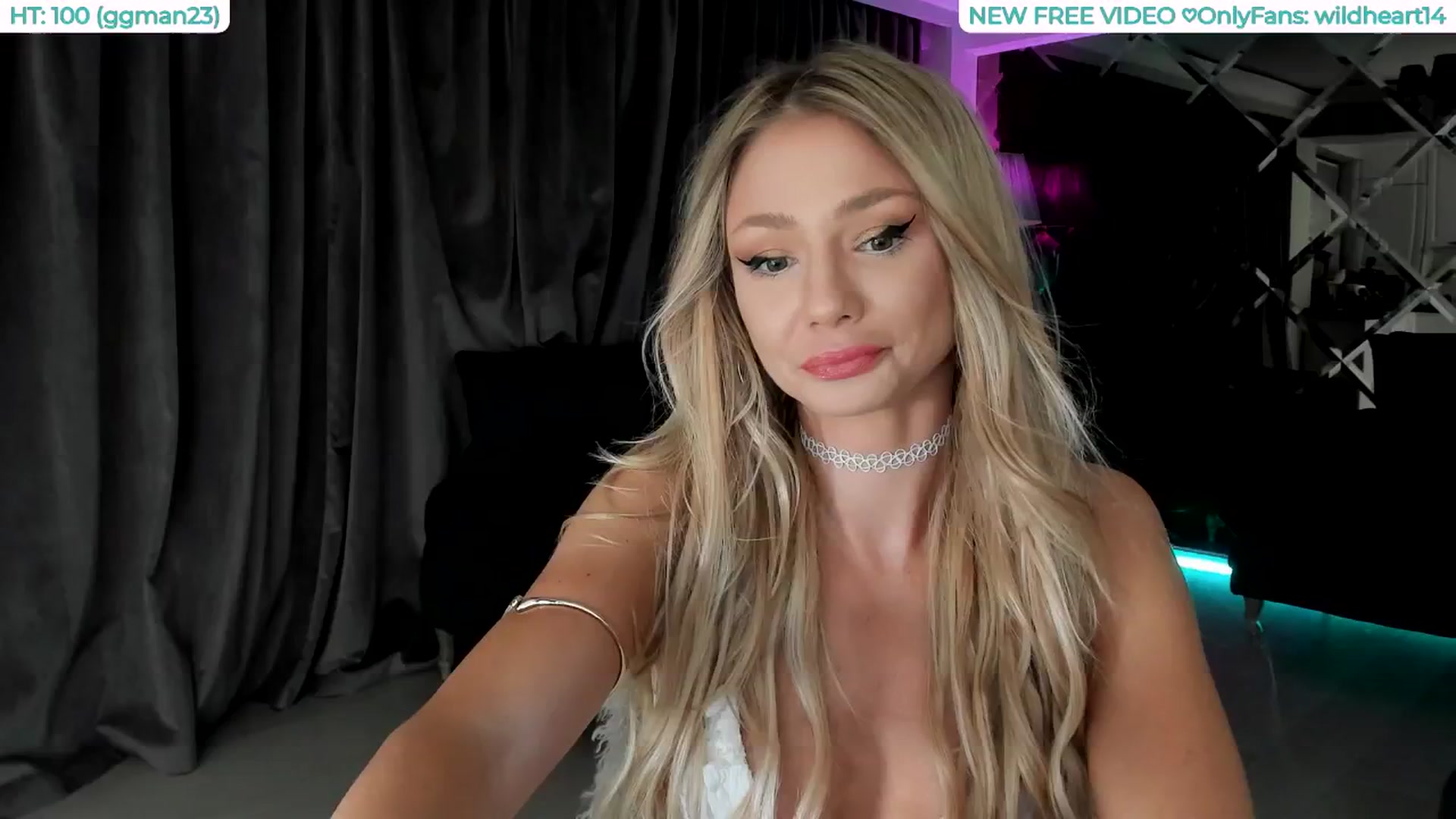 Gallery image thumbnail from Yveline's myfreecams stream on, 08/10/2025, 18:07 image 3 of 20