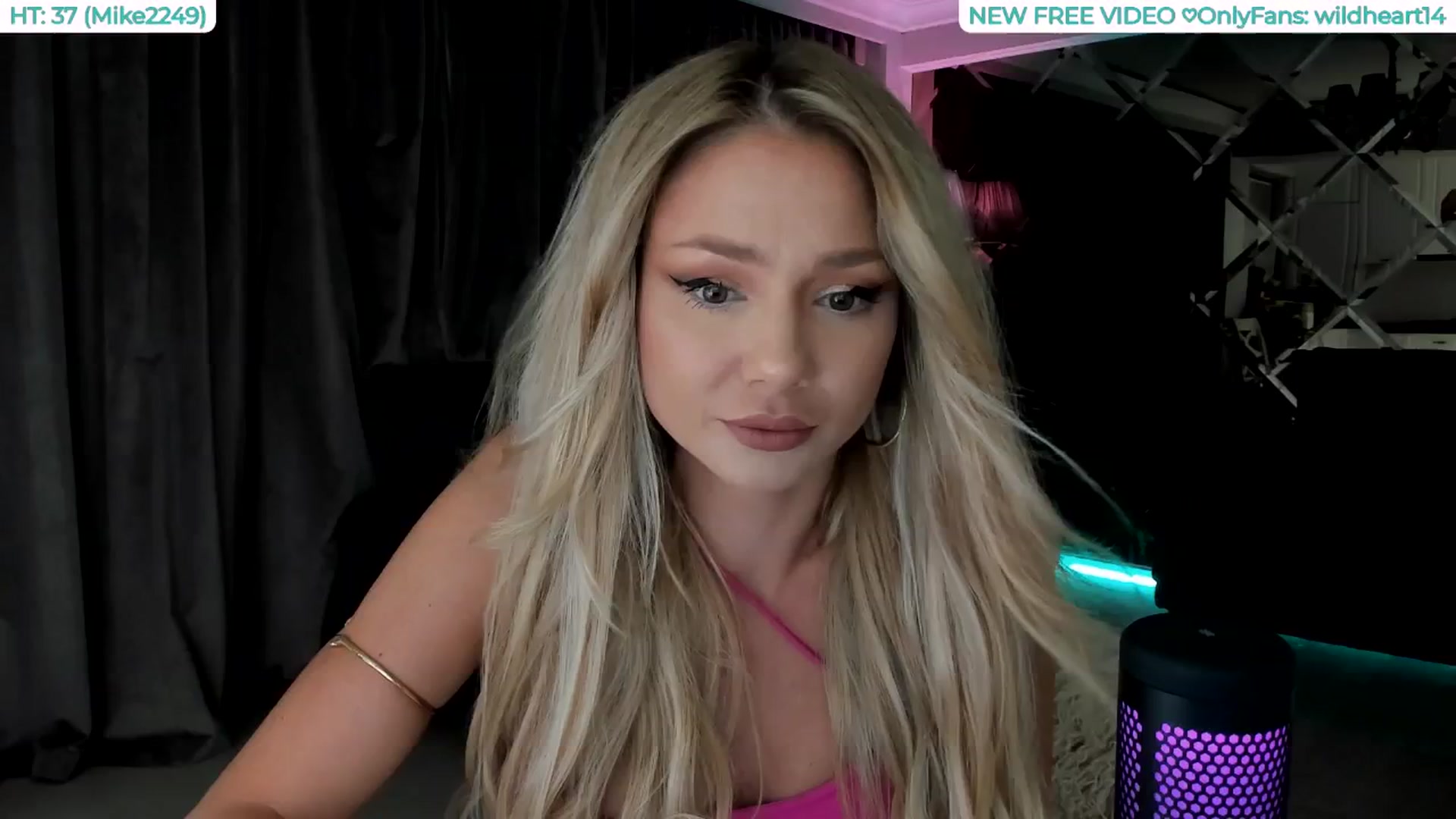 Gallery image thumbnail from Yveline's myfreecams stream on, 08/11/2025, 21:35 image 2 of 20