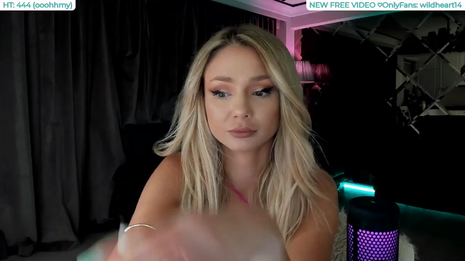 Gallery image thumbnail from Yveline's myfreecams stream on, 08/11/2025, 21:35 image 6 of 20