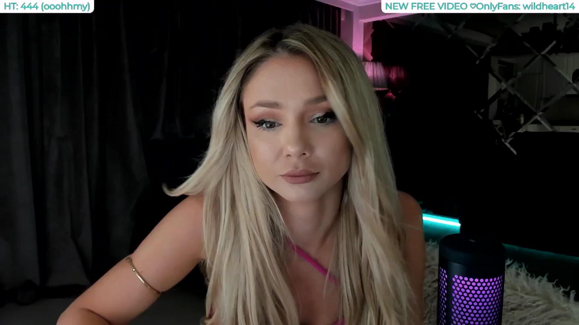 Gallery image thumbnail from Yveline's myfreecams stream on, 08/11/2025, 21:35 image 4 of 20