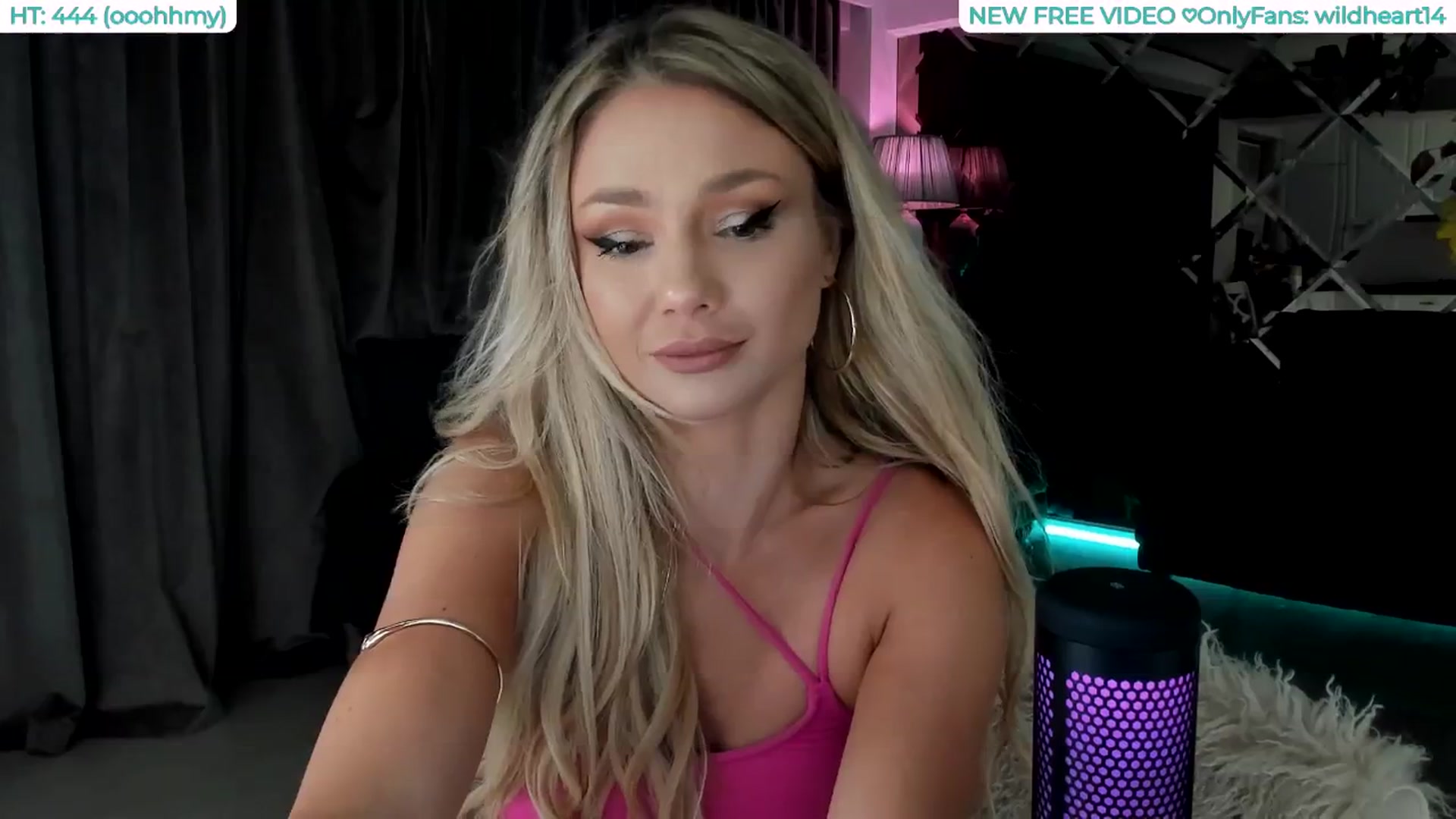 Gallery image thumbnail from Yveline's myfreecams stream on, 08/11/2025, 21:35 image 10 of 20