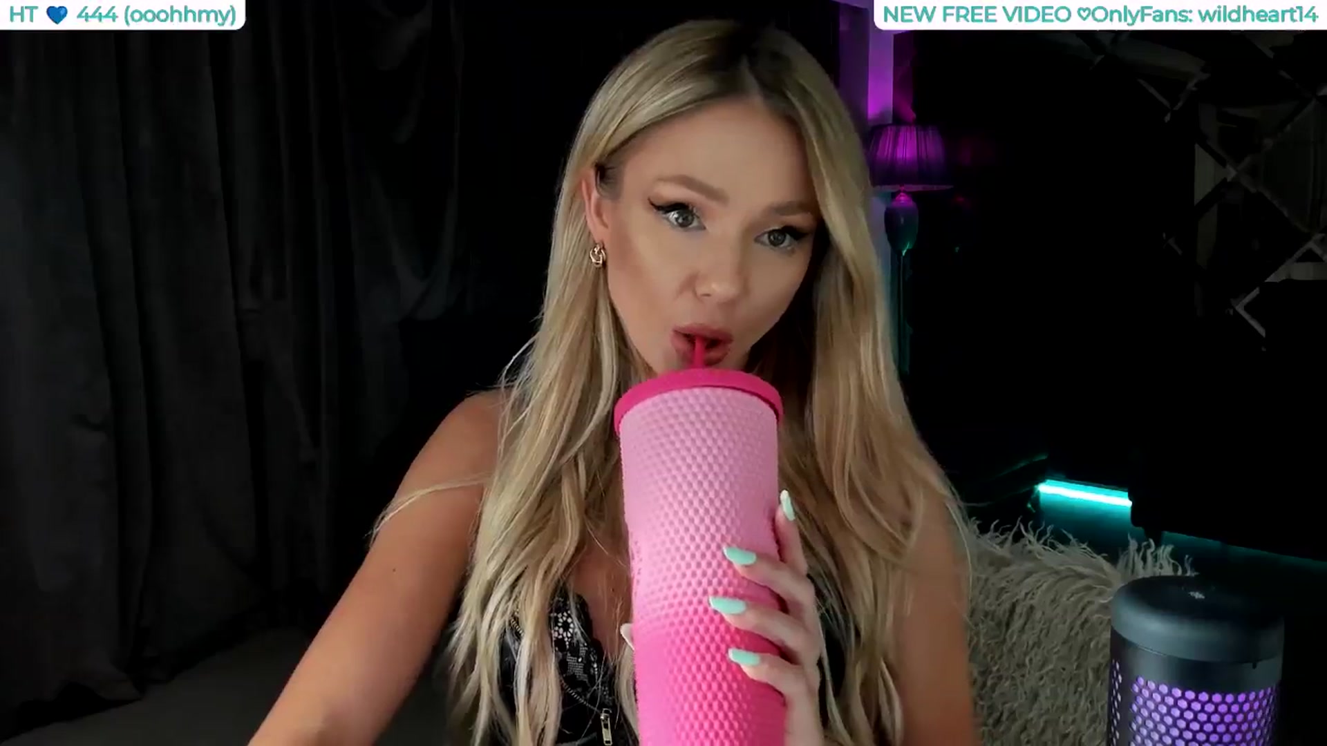 Gallery image thumbnail from Yveline's myfreecams stream on, 08/22/2025, 22:54 image 6 of 20