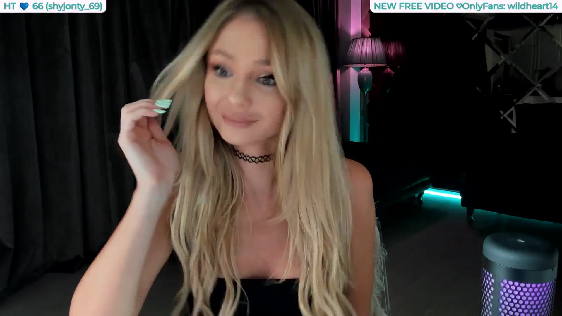 Gallery image thumbnail from Yveline's myfreecams stream on, 08/24/2025, 23:22 image 3 of 20
