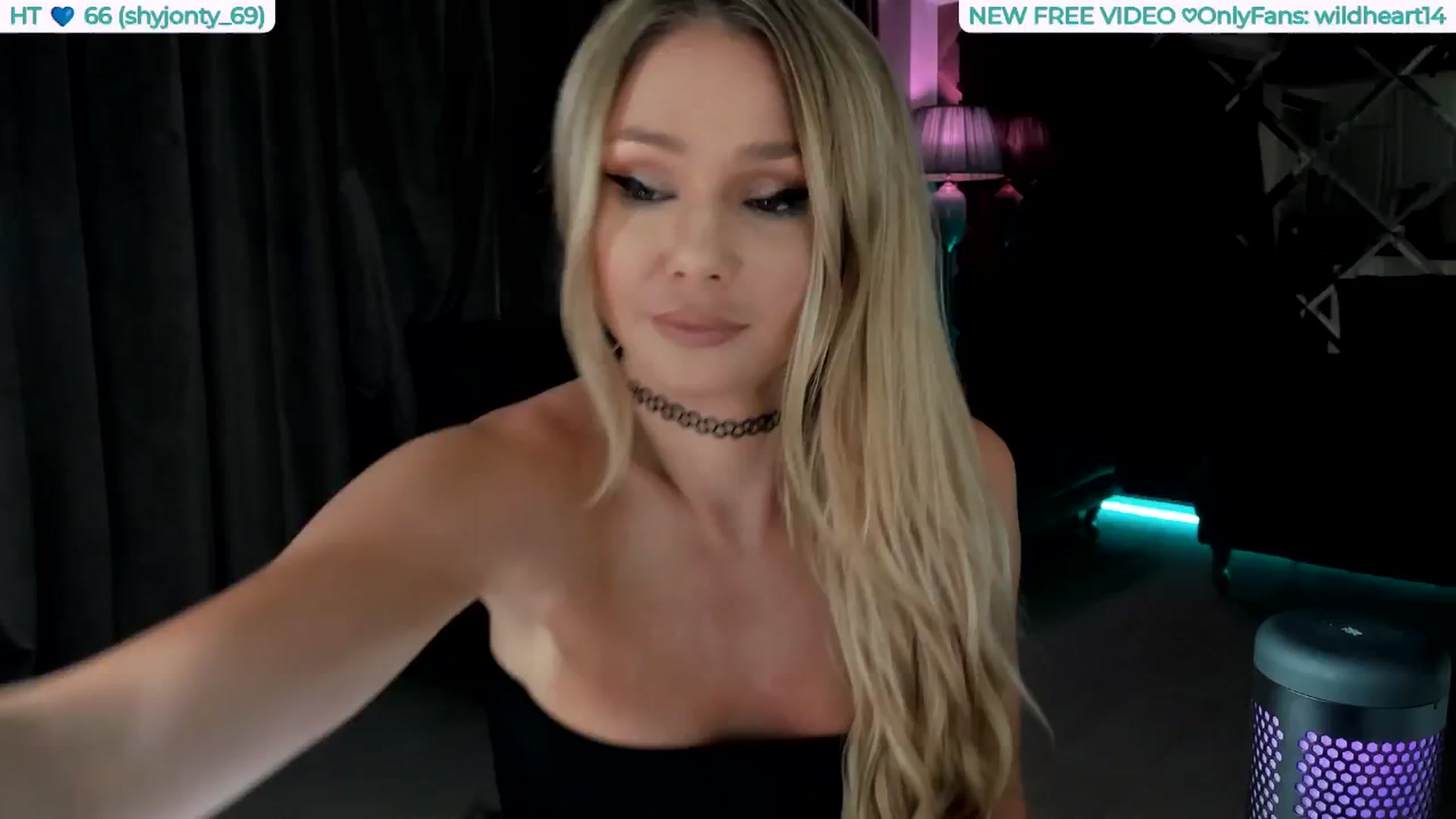 Gallery image thumbnail from Yveline's myfreecams stream on, 08/24/2025, 23:22 image 2 of 20