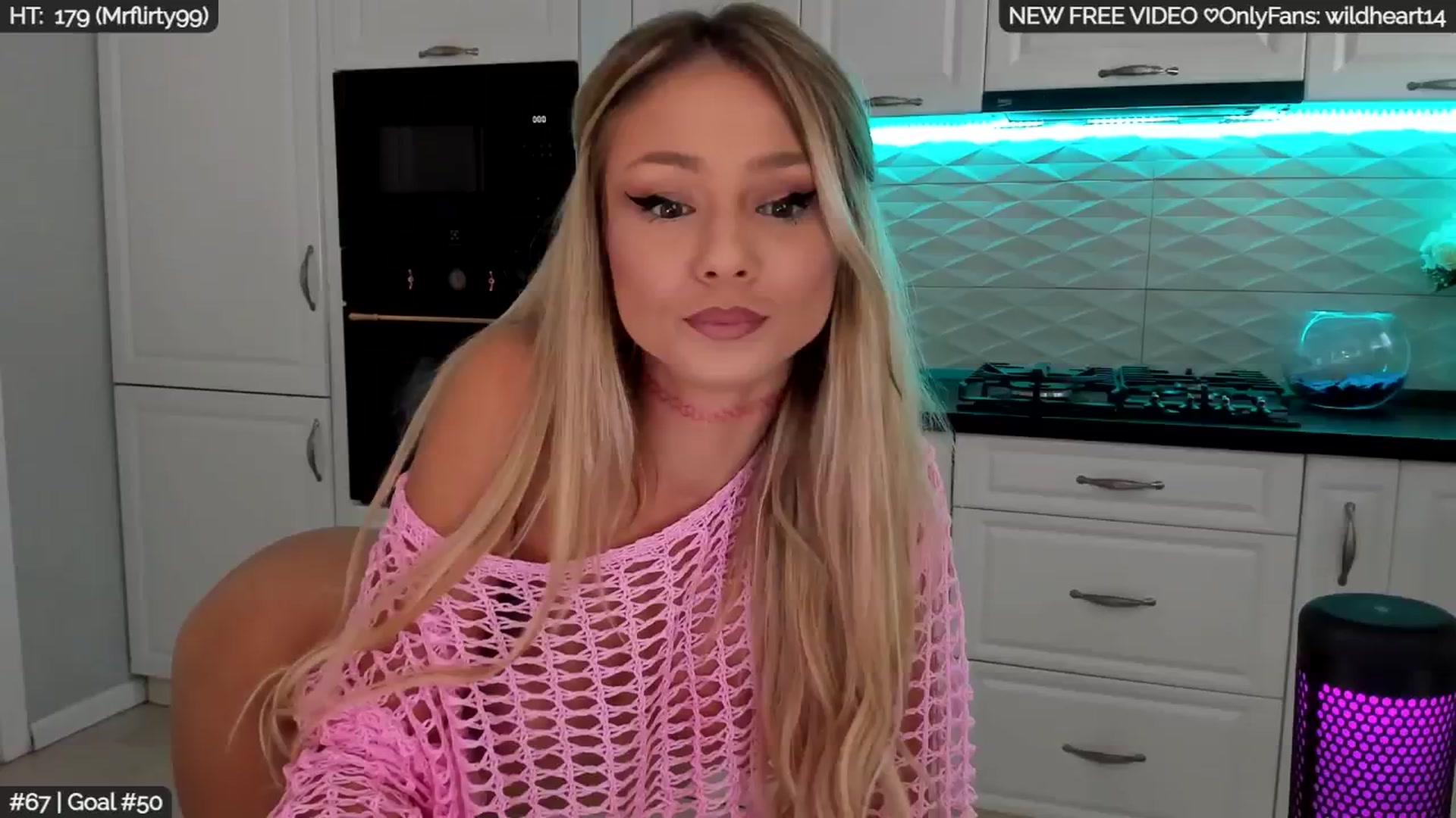 Gallery image thumbnail from Yveline's myfreecams stream on, 08/25/2025, 13:04 image 4 of 20