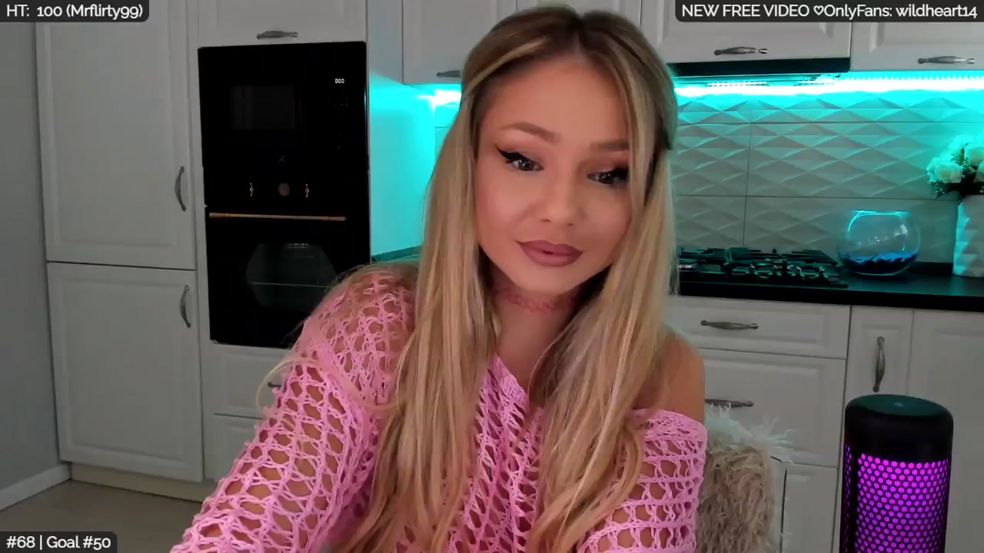 Gallery image thumbnail from Yveline's myfreecams stream on, 08/25/2025, 13:04 image 1 of 20