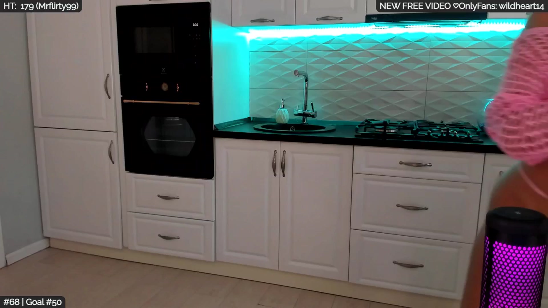 Gallery image thumbnail from Yveline's myfreecams stream on, 08/25/2025, 13:04 image 3 of 20