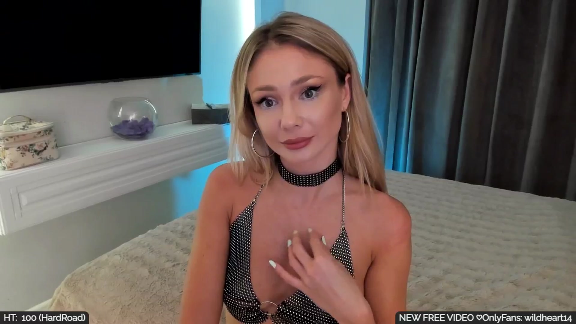 Gallery image thumbnail from Yveline's myfreecams stream on, 08/26/2025, 21:43 image 17 of 20