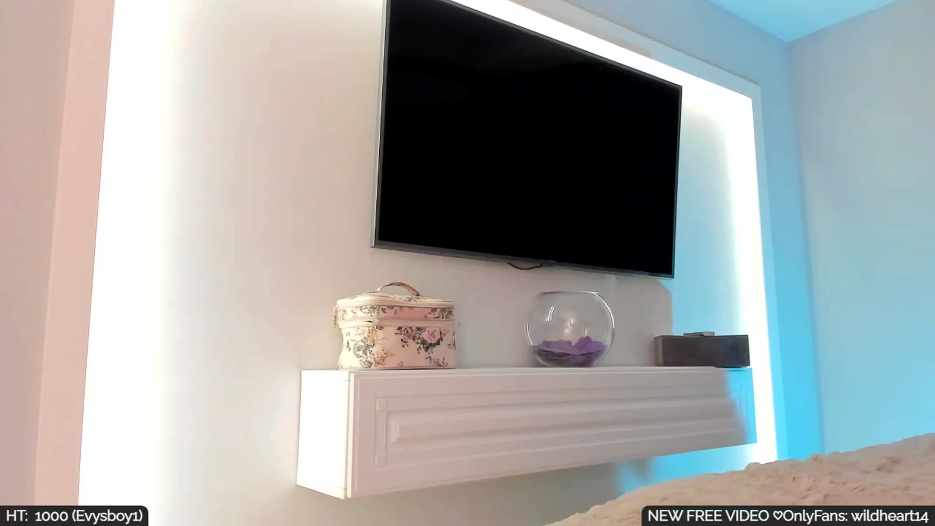 Gallery image thumbnail from Yveline's myfreecams stream on, 08/26/2025, 21:43 image 20 of 20