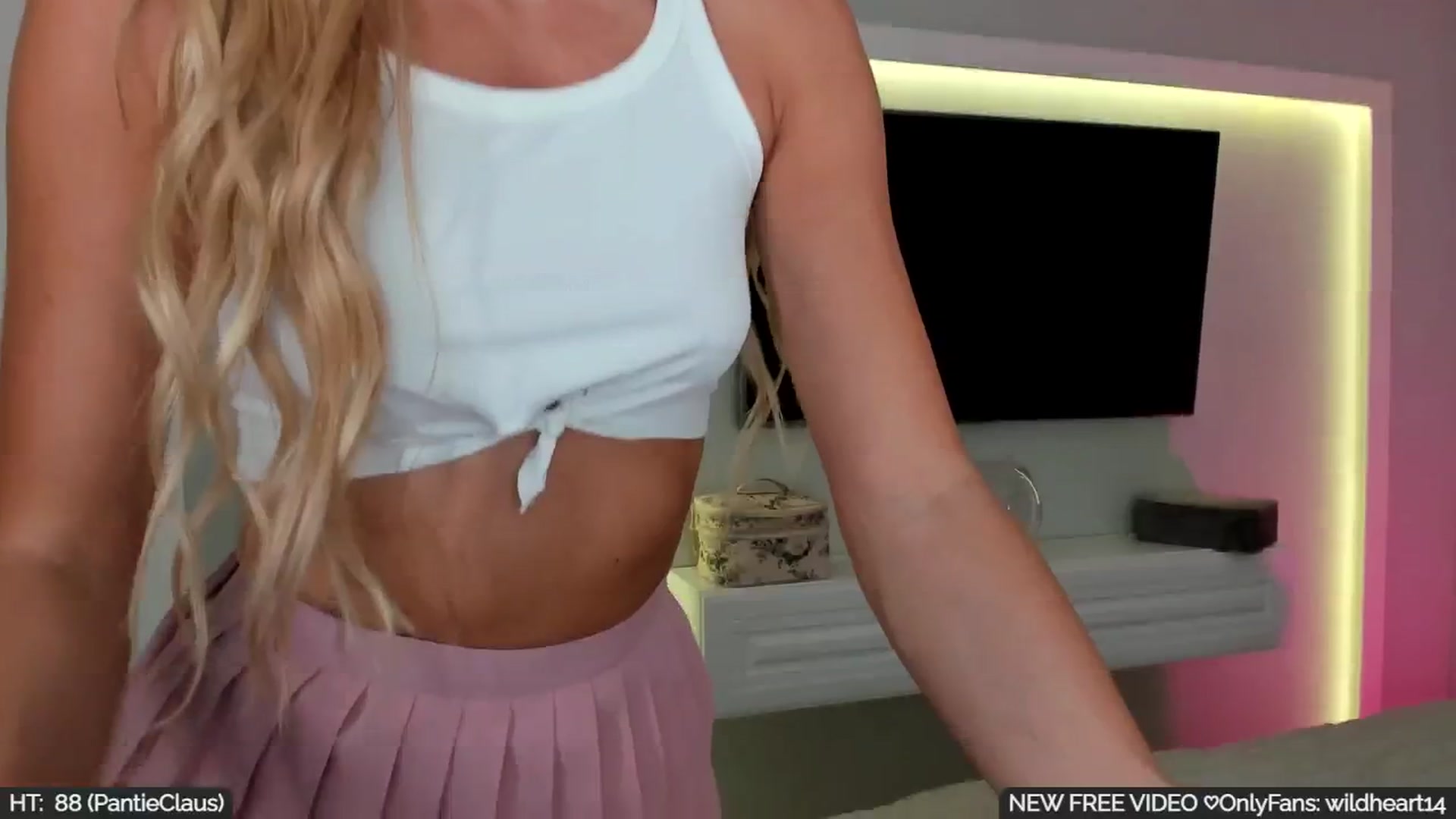 Gallery image thumbnail from Yveline's myfreecams stream on, 08/27/2025, 15:41 image 20 of 20