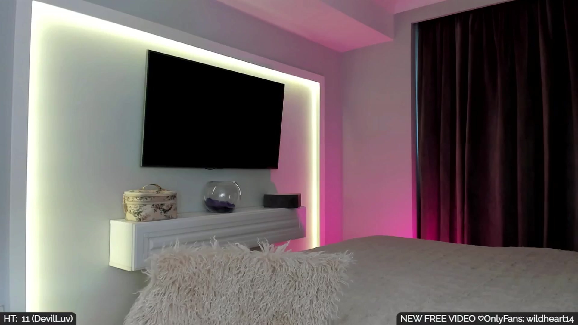 Gallery image thumbnail from Yveline's myfreecams stream on, 08/27/2025, 15:41 image 3 of 20