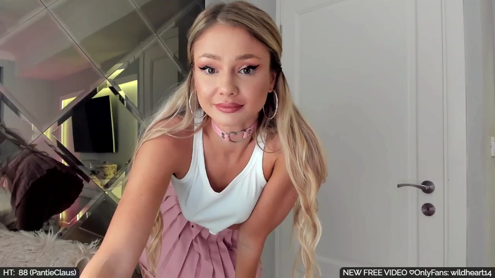 Gallery image thumbnail from Yveline's myfreecams stream on, 08/27/2025, 15:41 image 16 of 20