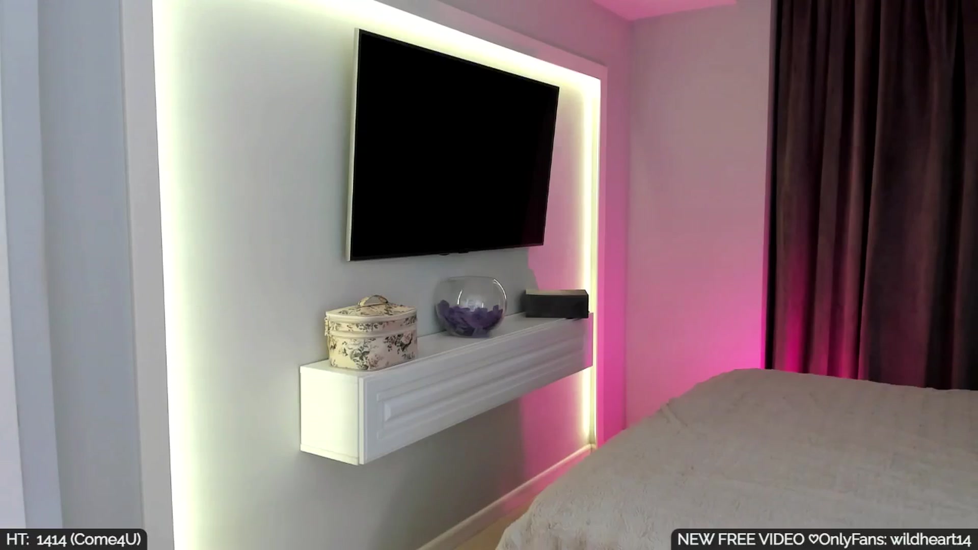Gallery image thumbnail from Yveline's myfreecams stream on, 08/27/2025, 17:11 image 18 of 20