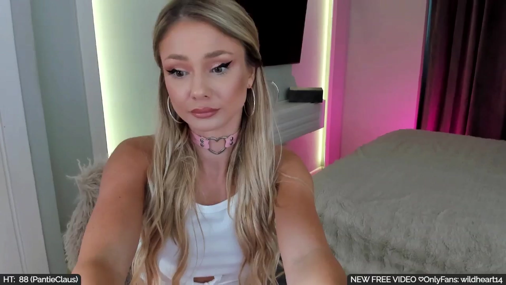 Gallery image thumbnail from Yveline's myfreecams stream on, 08/27/2025, 17:11 image 4 of 20