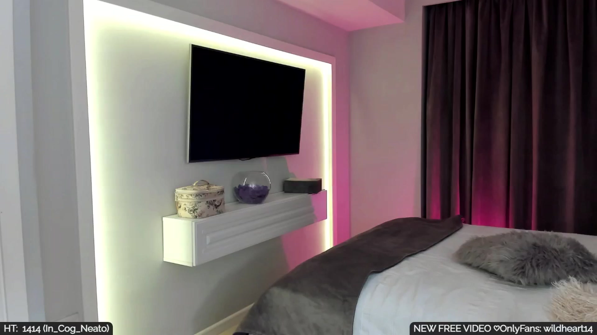 Gallery image thumbnail from Yveline's myfreecams stream on, 08/28/2025, 23:09 image 15 of 20