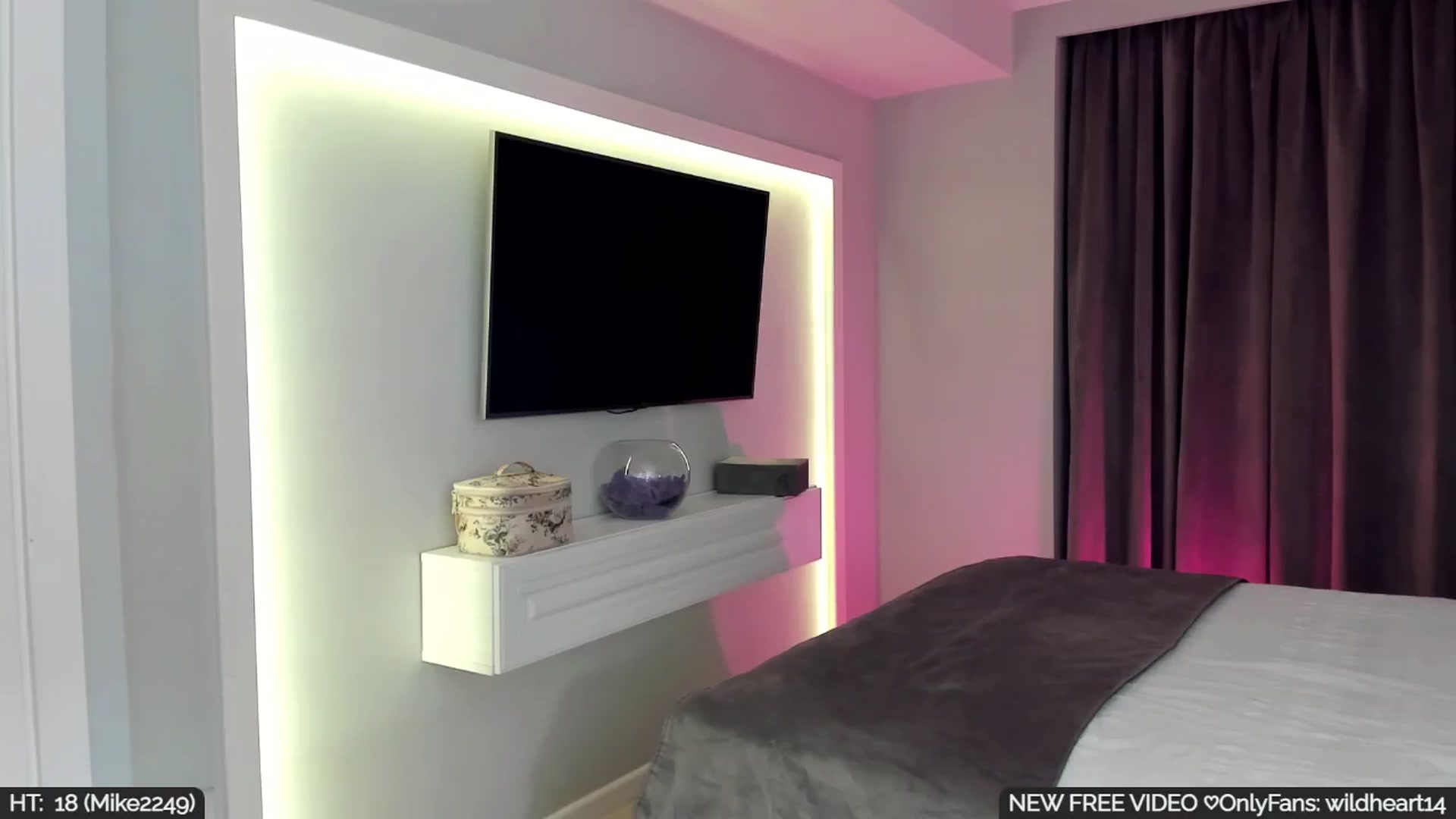 Gallery image thumbnail from Yveline's myfreecams stream on, 08/28/2025, 23:09 image 3 of 20