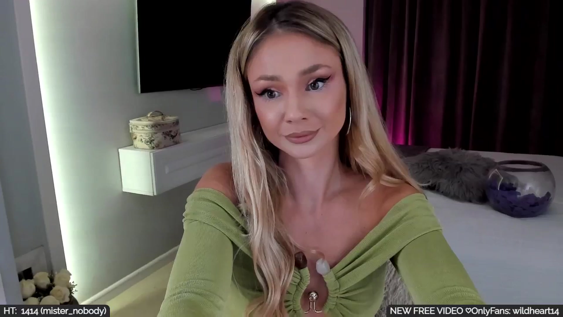 Gallery image thumbnail from Yveline's myfreecams stream on, 08/31/2025, 22:35 image 5 of 20