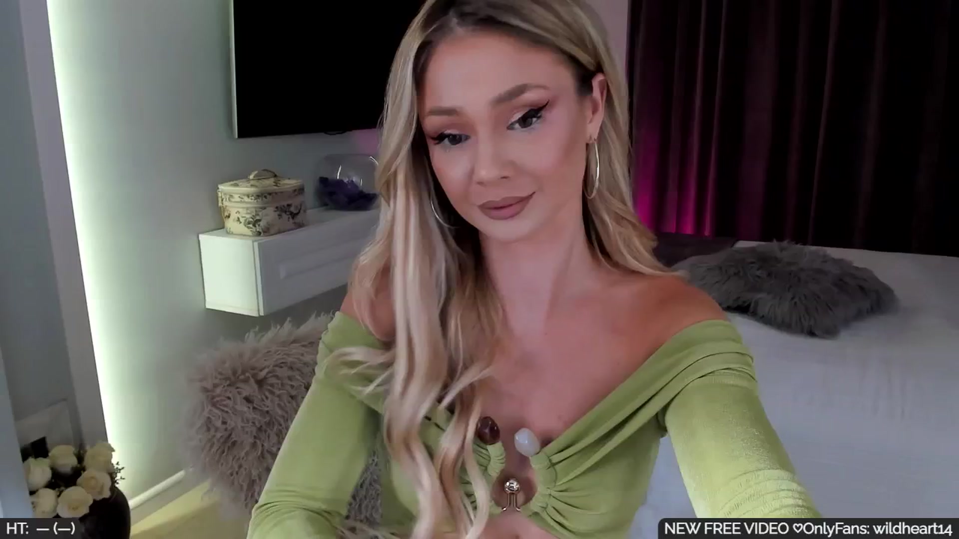 Gallery image thumbnail from Yveline's myfreecams stream on, 08/31/2025, 22:35 image 1 of 20
