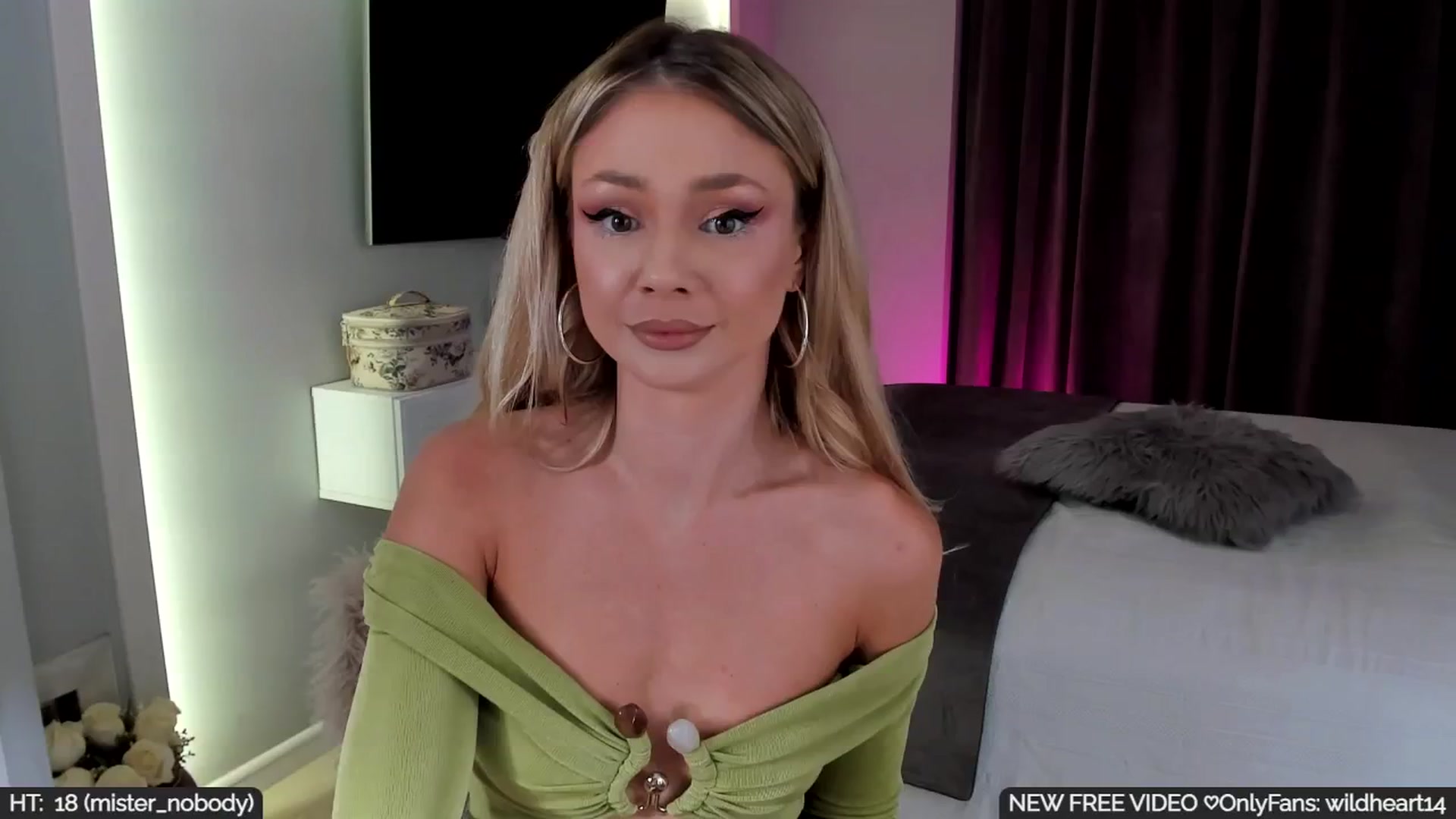 Gallery image thumbnail from Yveline's myfreecams stream on, 08/31/2025, 22:35 image 2 of 20