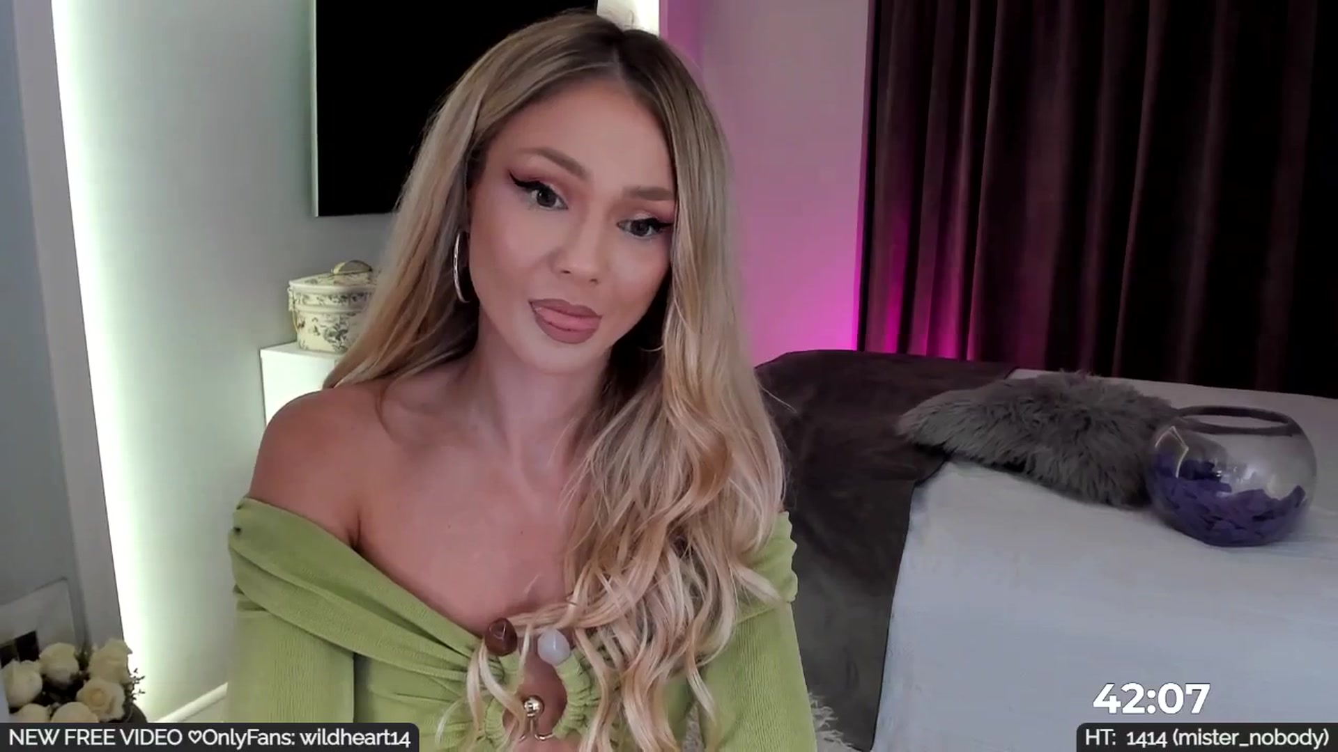 Gallery image thumbnail from Yveline's myfreecams stream on, 08/31/2025, 22:35 image 9 of 20