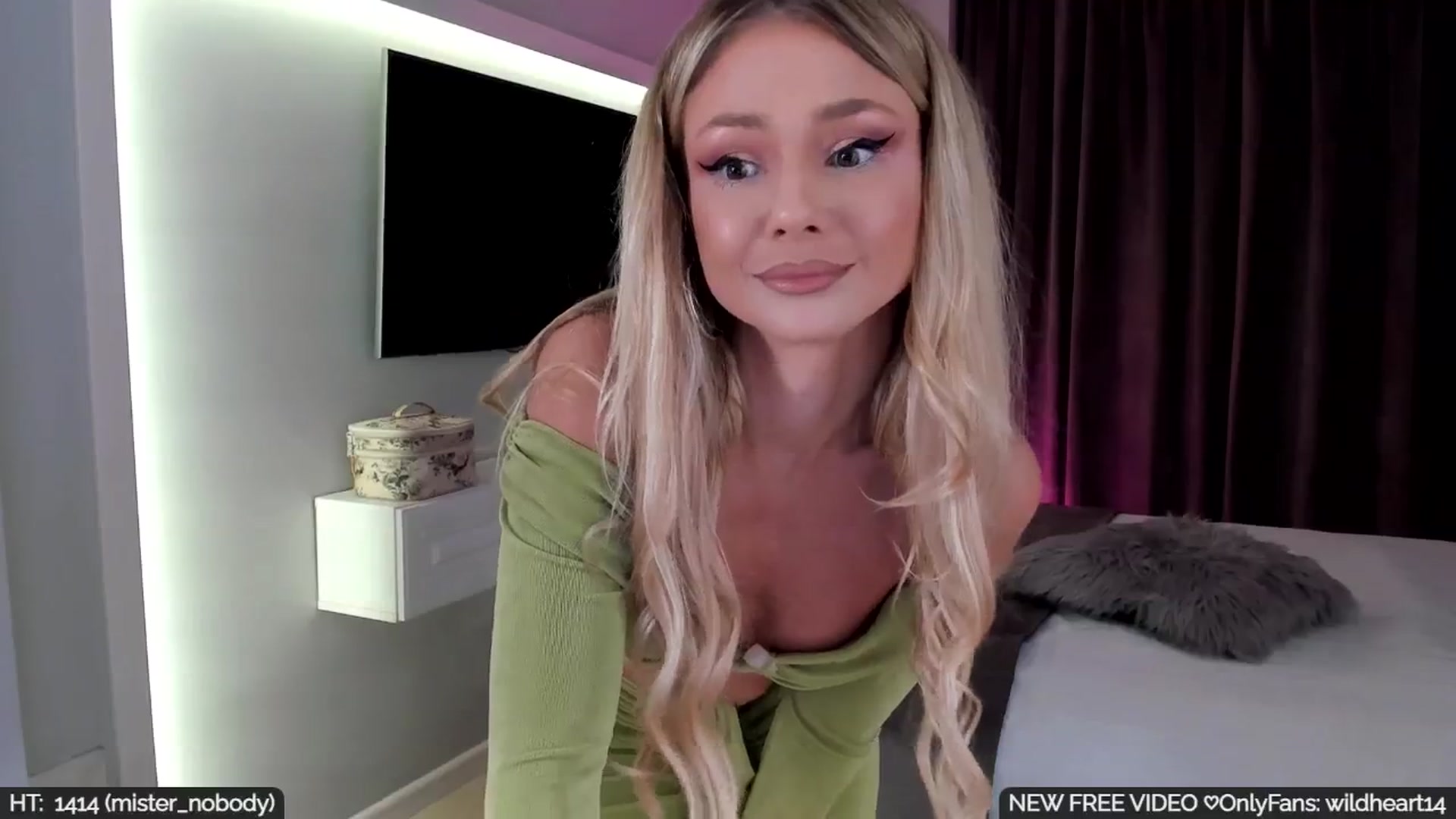 Gallery image thumbnail from Yveline's myfreecams stream on, 08/31/2025, 22:35 image 4 of 20