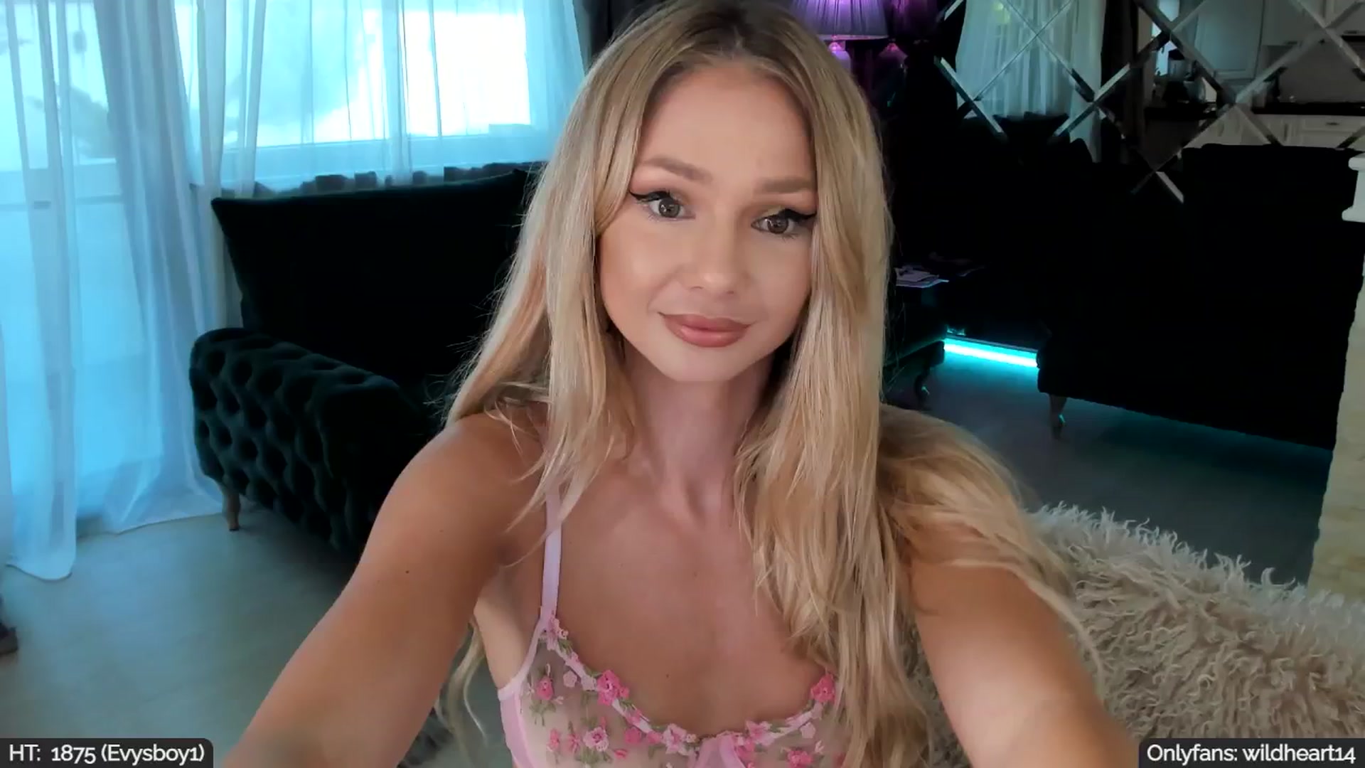Gallery image thumbnail from Yveline's myfreecams stream on, 09/02/2025, 15:46 image 6 of 20