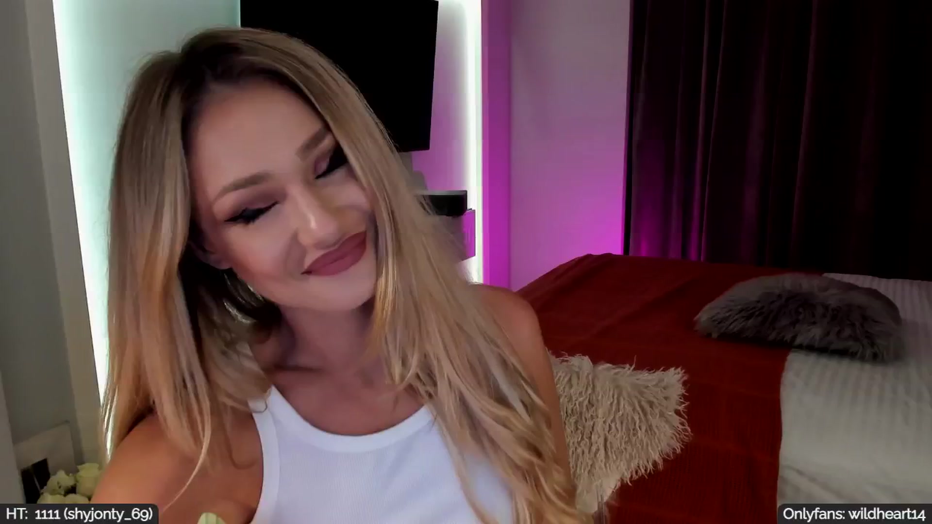 Gallery image thumbnail from Yveline's myfreecams stream on, 09/03/2025, 20:38 image 19 of 20