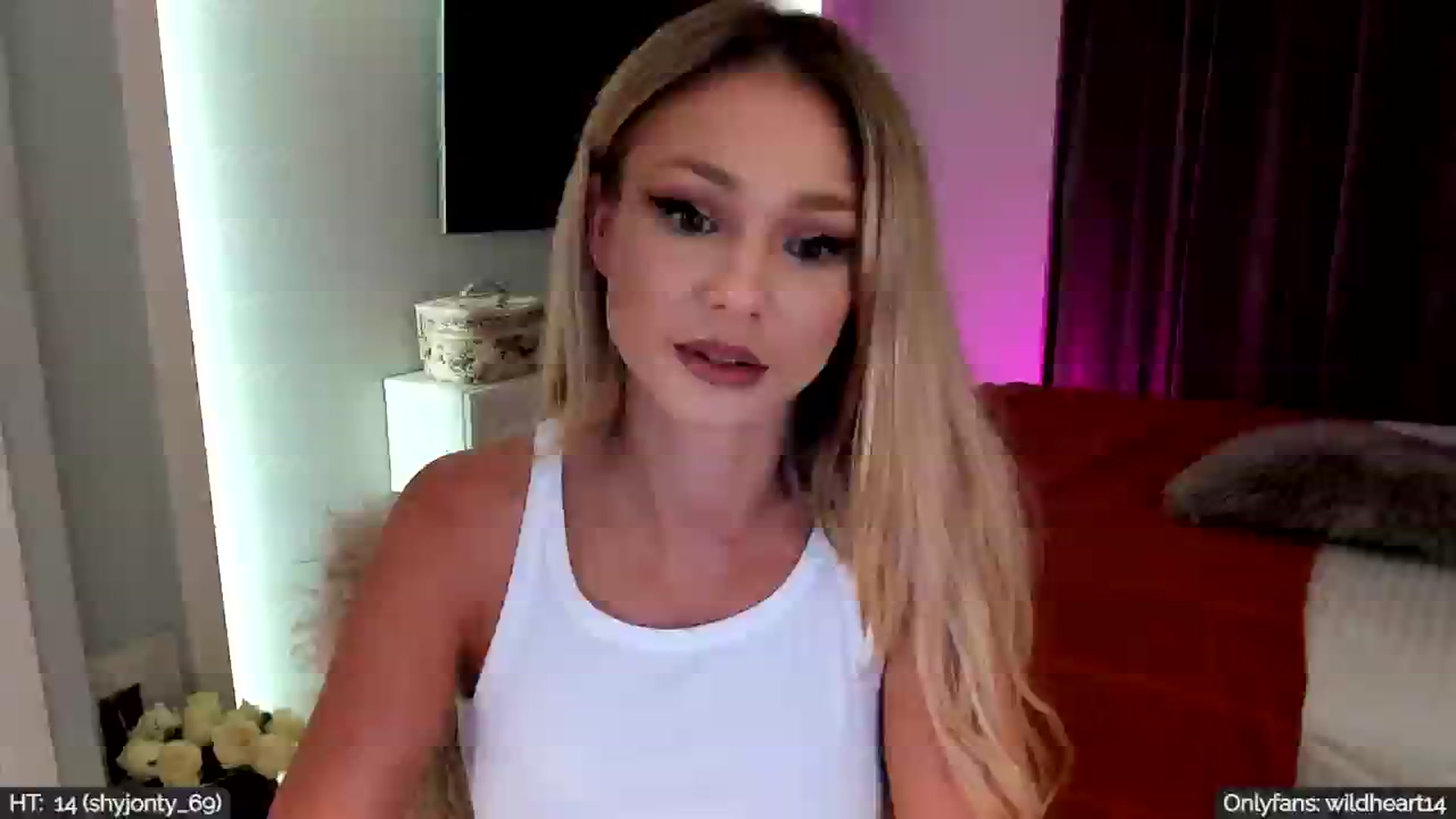 Gallery image thumbnail from Yveline's myfreecams stream on, 09/03/2025, 20:38 image 8 of 20