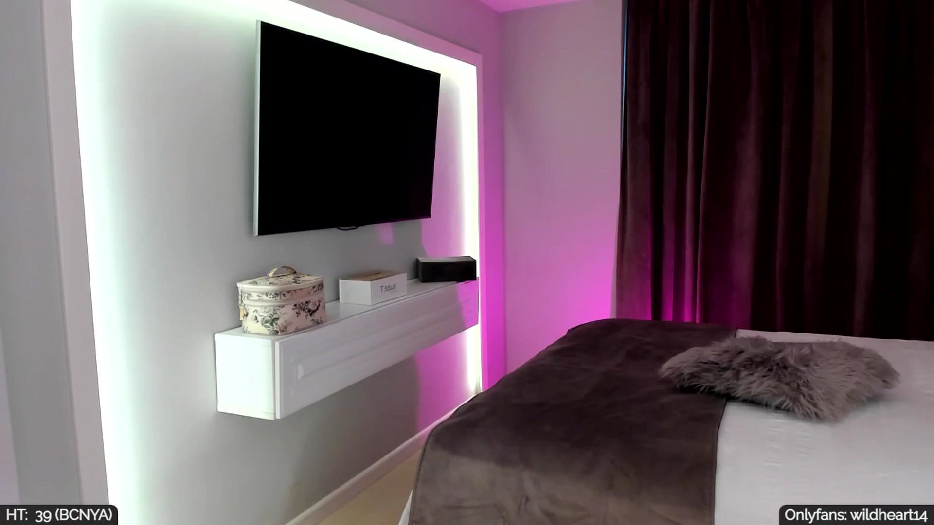 Gallery image thumbnail from Yveline's myfreecams stream on, 09/05/2025, 16:42 image 3 of 20