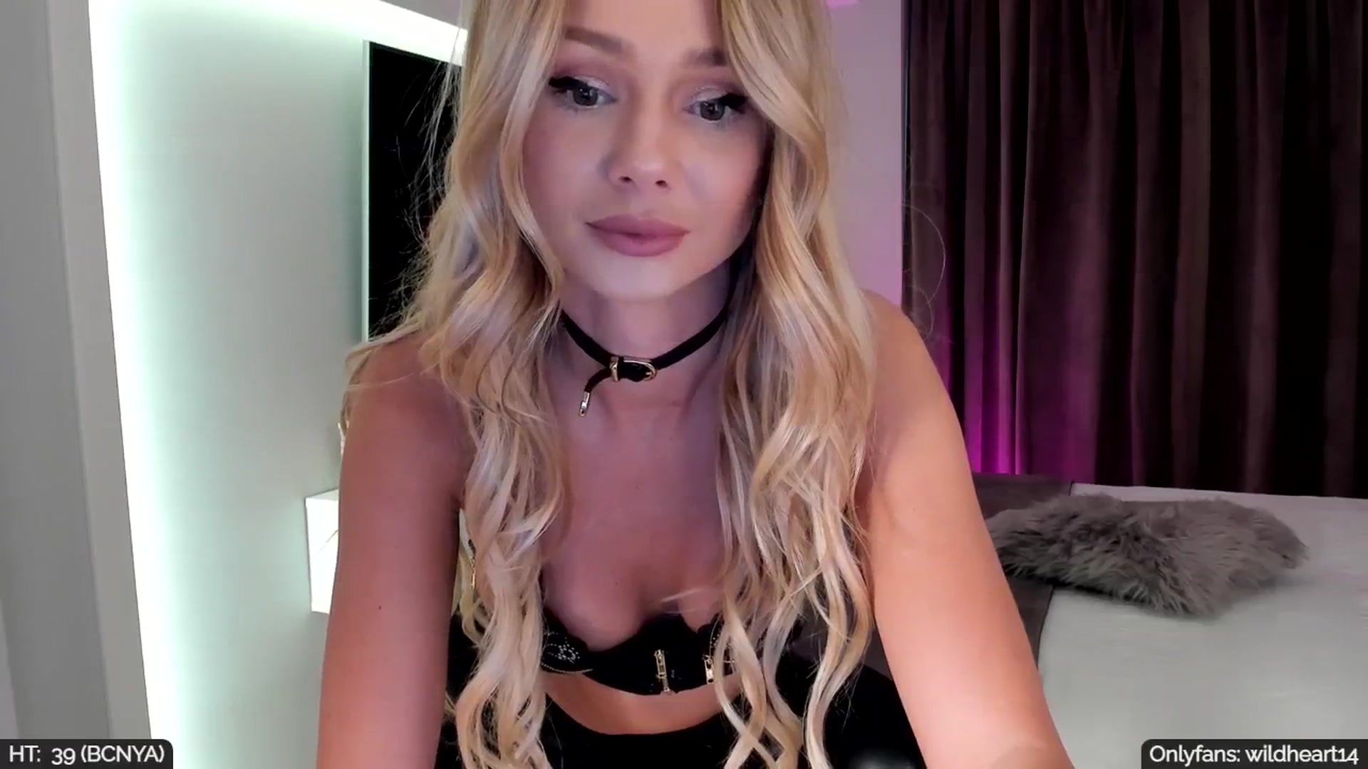 Gallery image thumbnail from Yveline's myfreecams stream on, 09/05/2025, 16:42 image 13 of 20