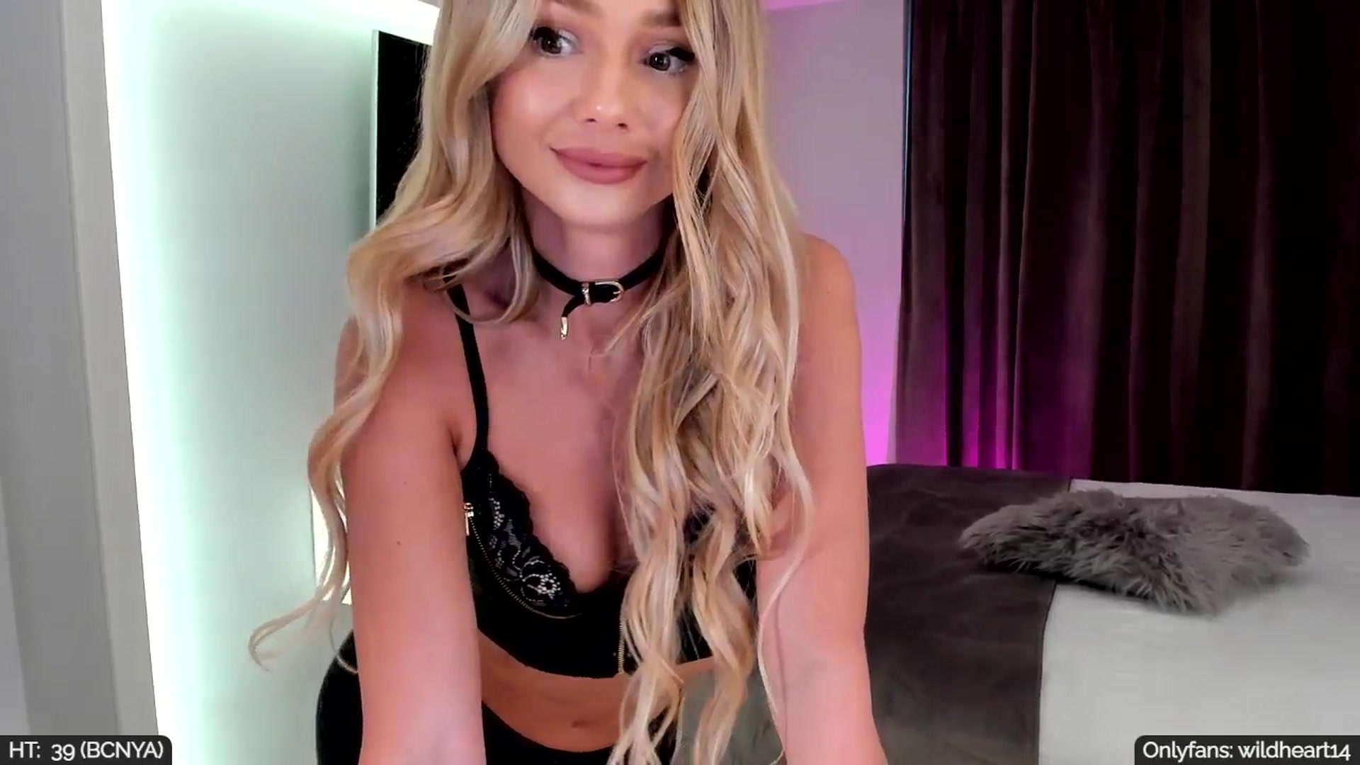 Gallery image thumbnail from Yveline's myfreecams stream on, 09/05/2025, 16:42 image 2 of 20