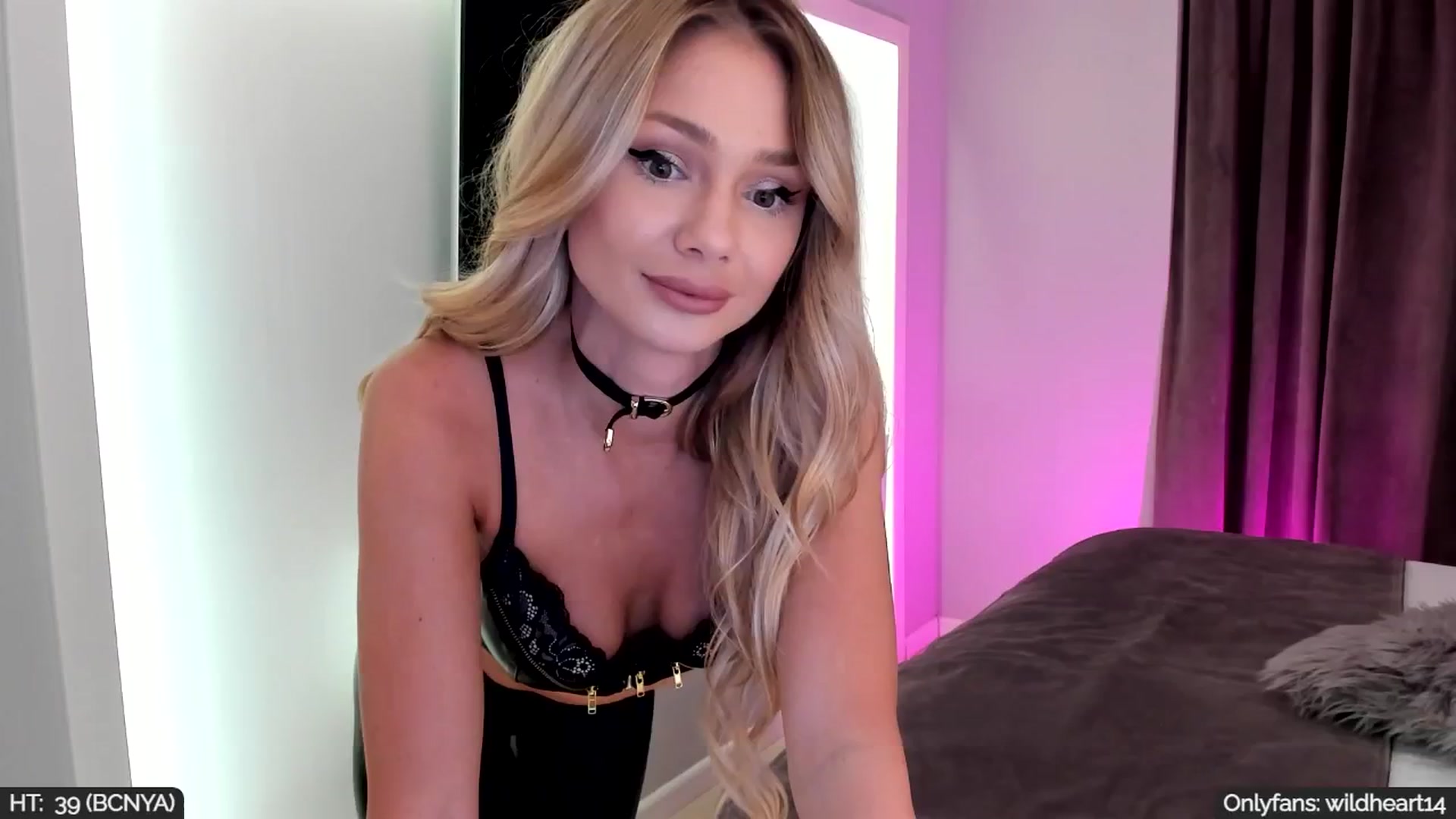 Gallery image thumbnail from Yveline's myfreecams stream on, 09/05/2025, 17:29 image 10 of 20