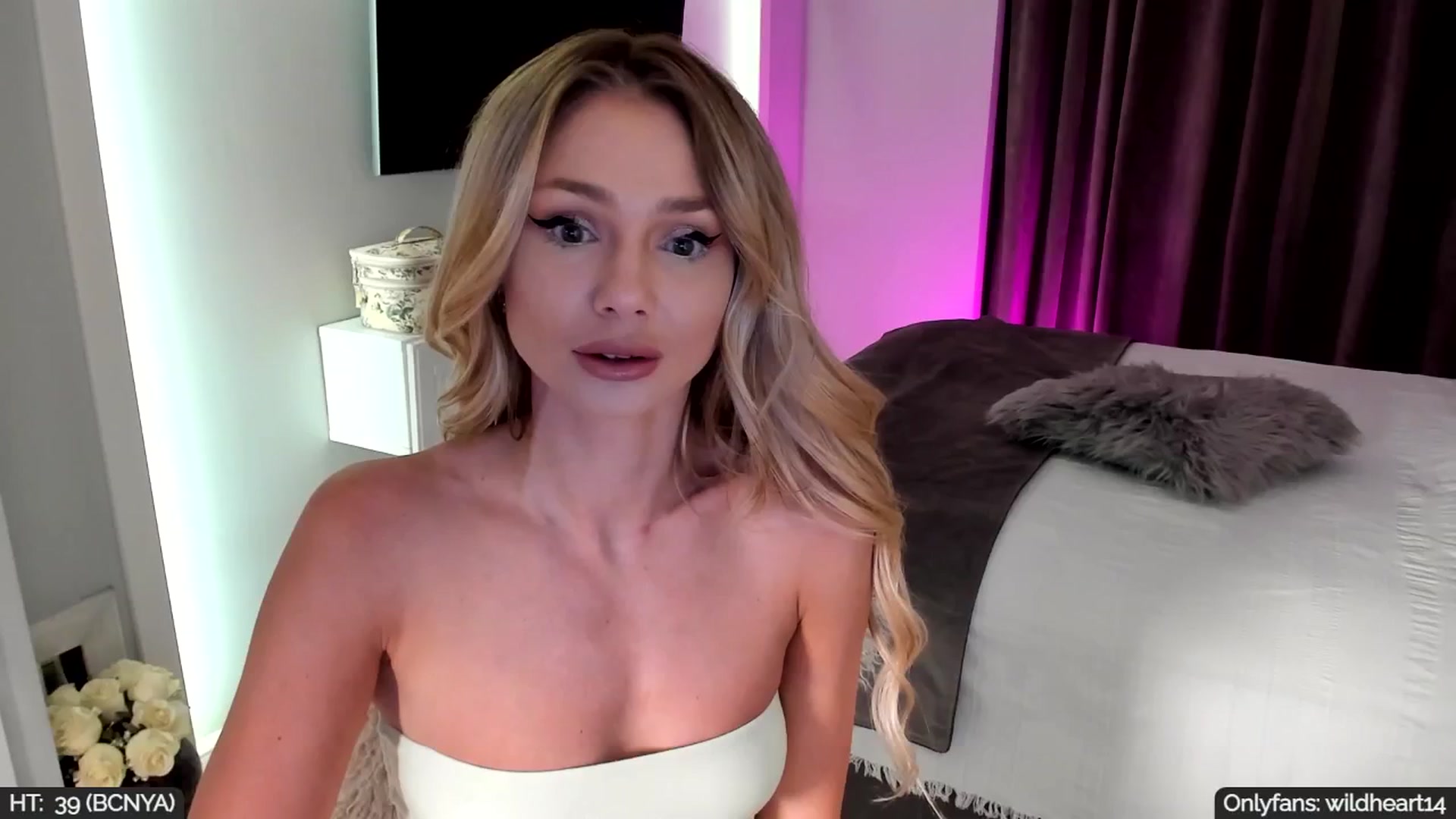 Gallery image thumbnail from Yveline's myfreecams stream on, 09/05/2025, 19:01 image 6 of 20