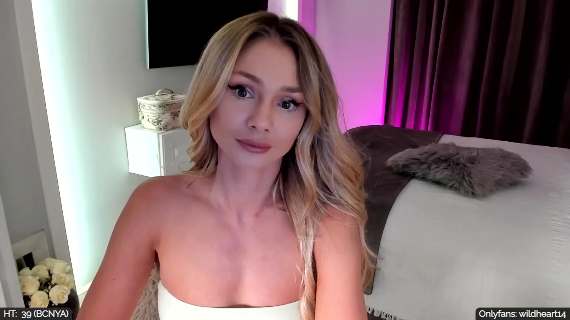 Gallery image thumbnail from Yveline's myfreecams stream on, 09/05/2025, 19:01 image 4 of 20
