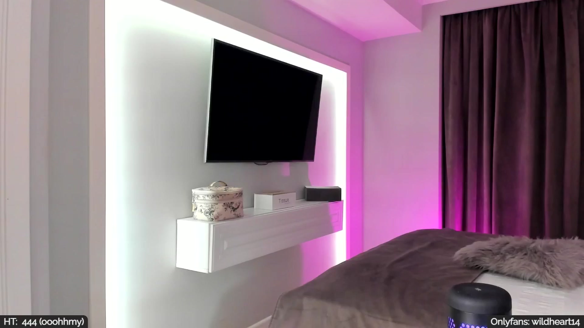 Gallery image thumbnail from Yveline's myfreecams stream on, 09/05/2025, 21:53 image 3 of 20