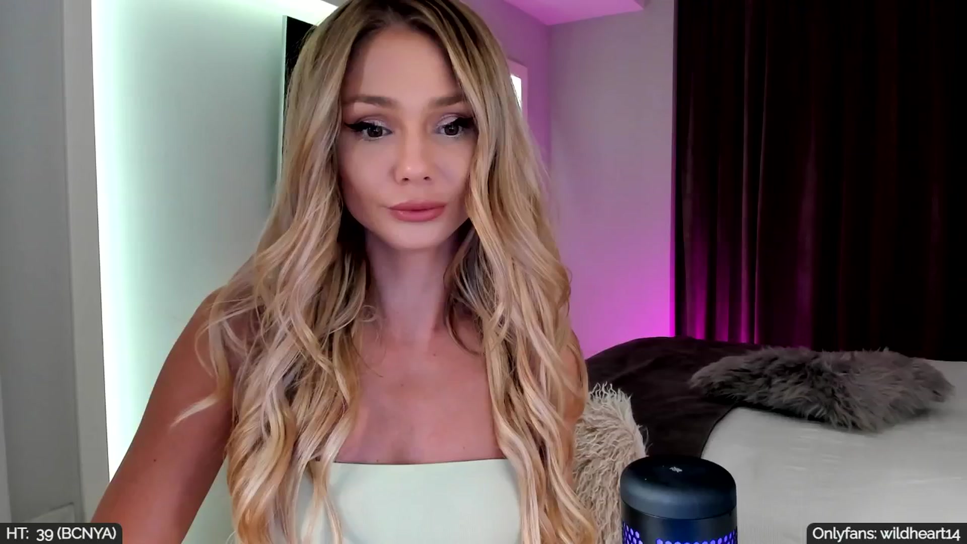 Gallery image thumbnail from Yveline's myfreecams stream on, 09/05/2025, 21:53 image 1 of 20