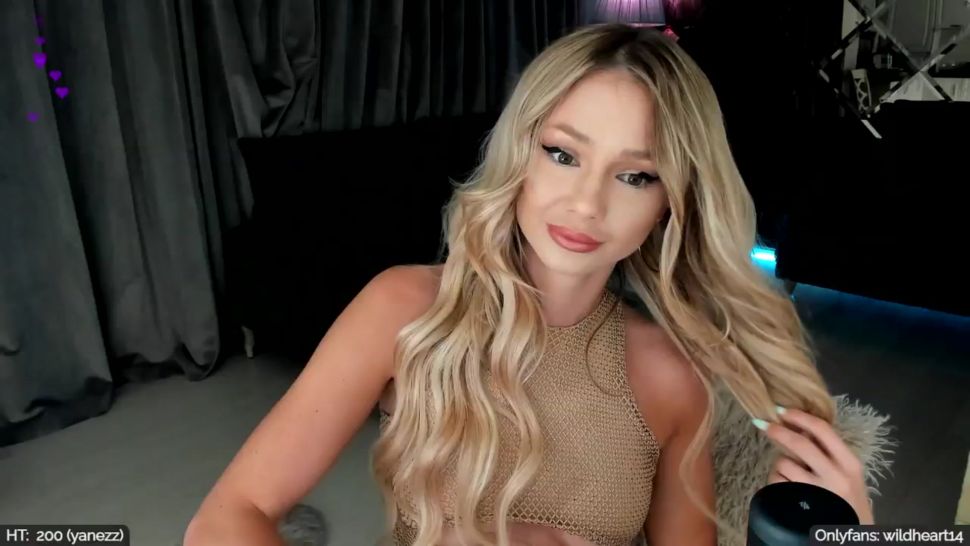 Gallery image thumbnail from Yveline's myfreecams stream on, 09/06/2025, 22:02 image 7 of 20