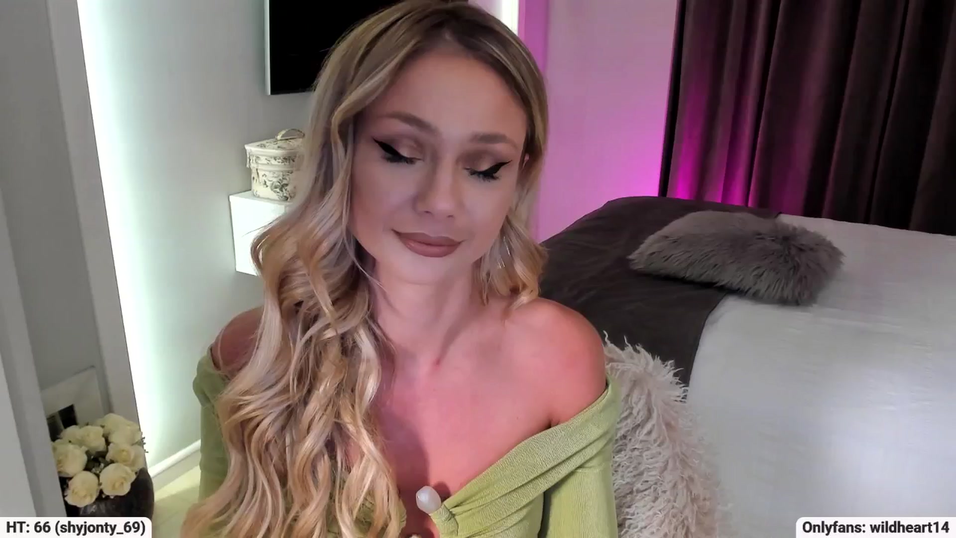 Gallery image thumbnail from Yveline's myfreecams stream on, 09/07/2025, 23:31 image 8 of 20