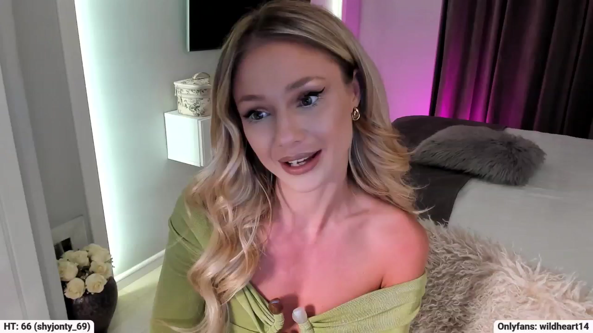 Gallery image thumbnail from Yveline's myfreecams stream on, 09/07/2025, 23:31 image 9 of 20