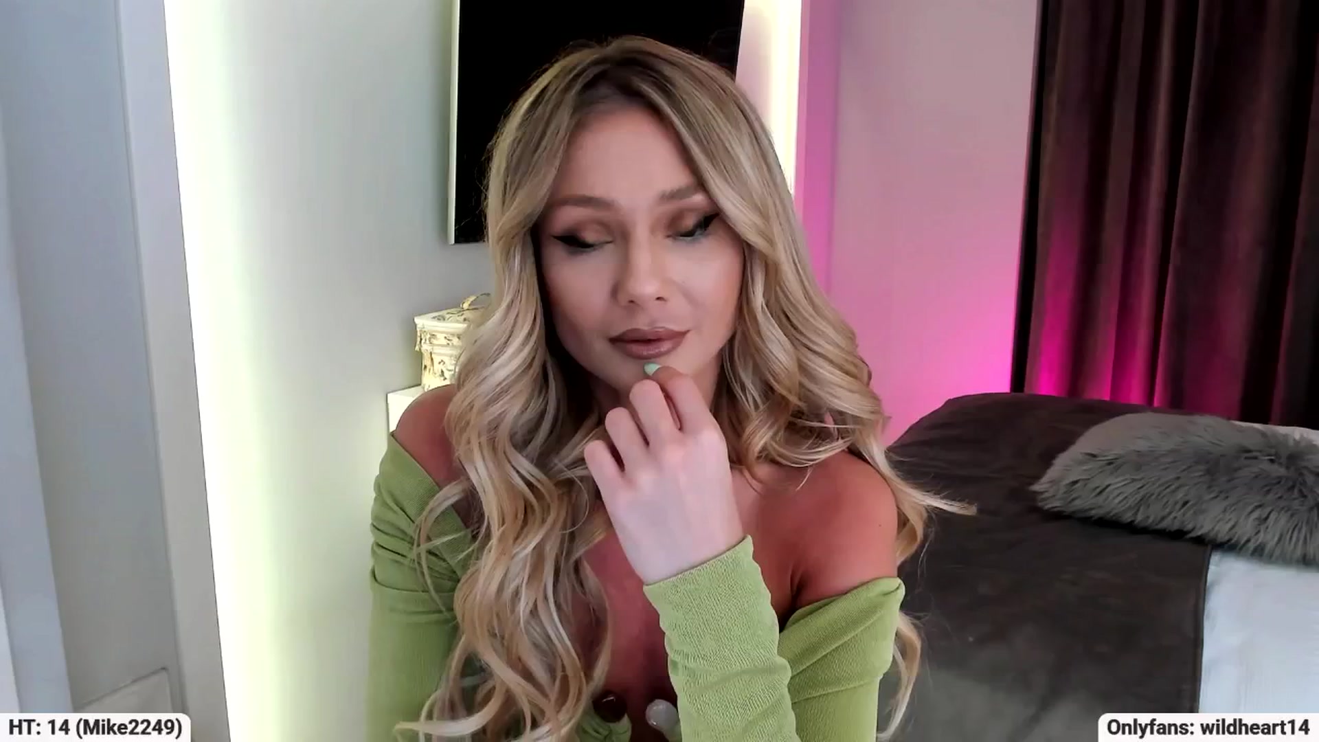 Gallery image thumbnail from Yveline's myfreecams stream on, 09/07/2025, 23:31 image 3 of 20