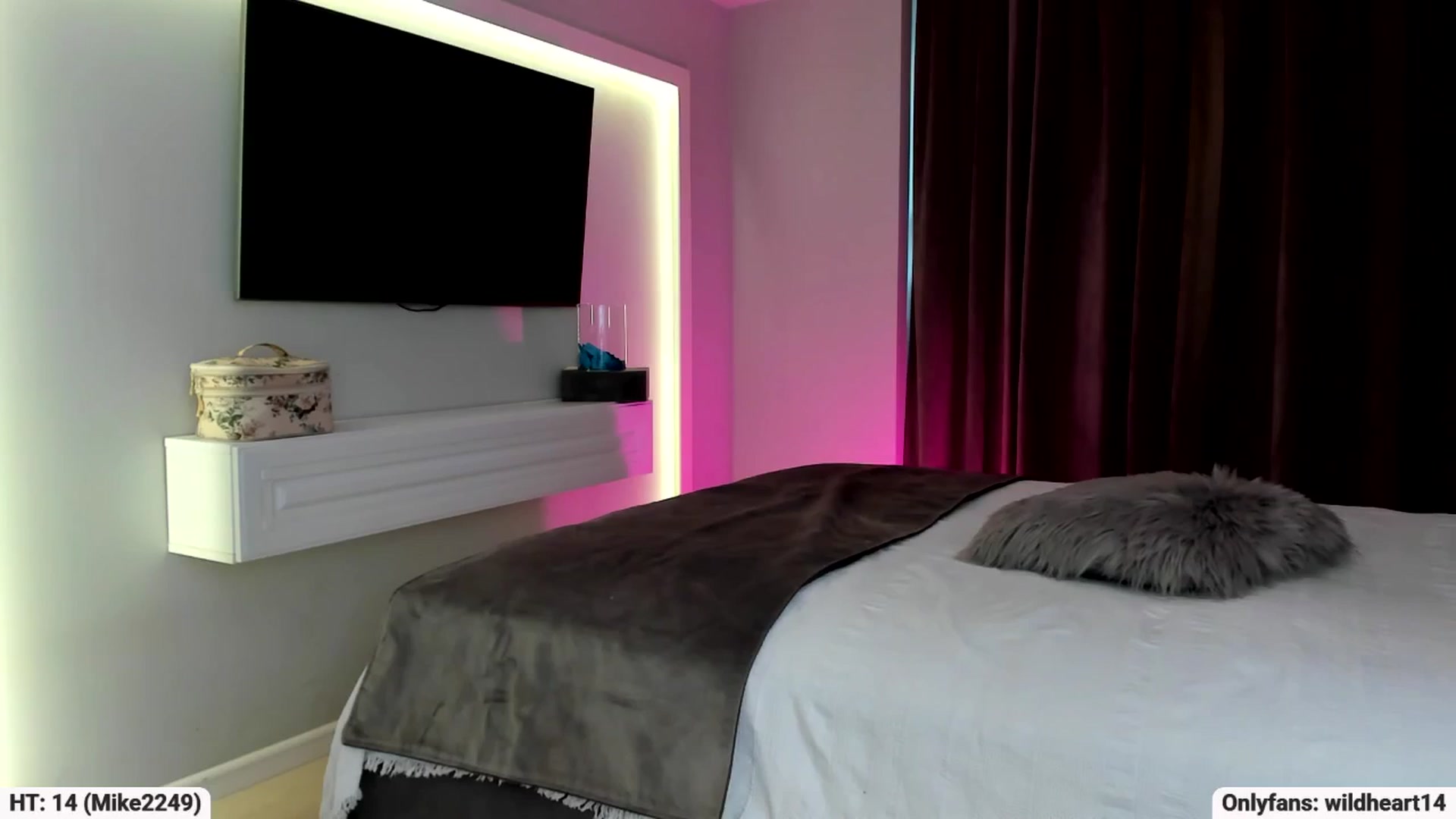 Gallery image thumbnail from Yveline's myfreecams stream on, 09/08/2025, 13:39 image 18 of 20