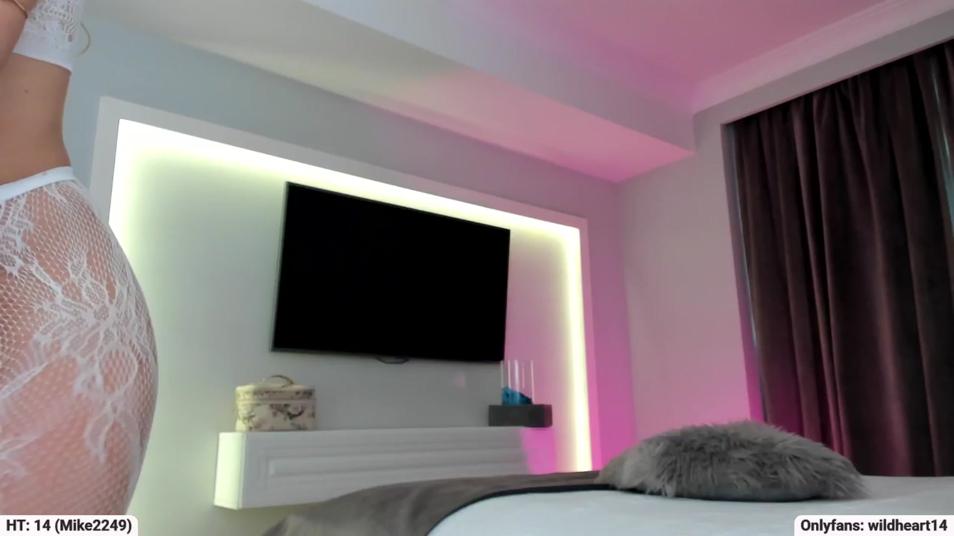 Gallery image thumbnail from Yveline's myfreecams stream on, 09/08/2025, 15:47 image 8 of 20