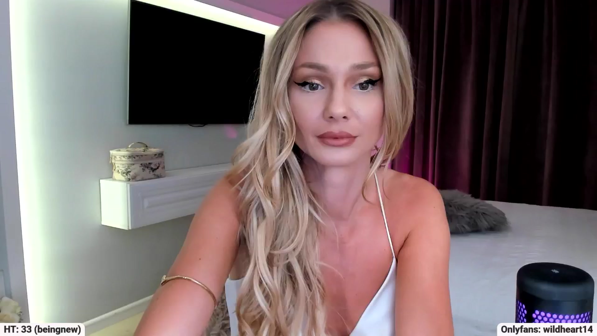Gallery image thumbnail from Yveline's myfreecams stream on, 09/08/2025, 20:01 image 8 of 20