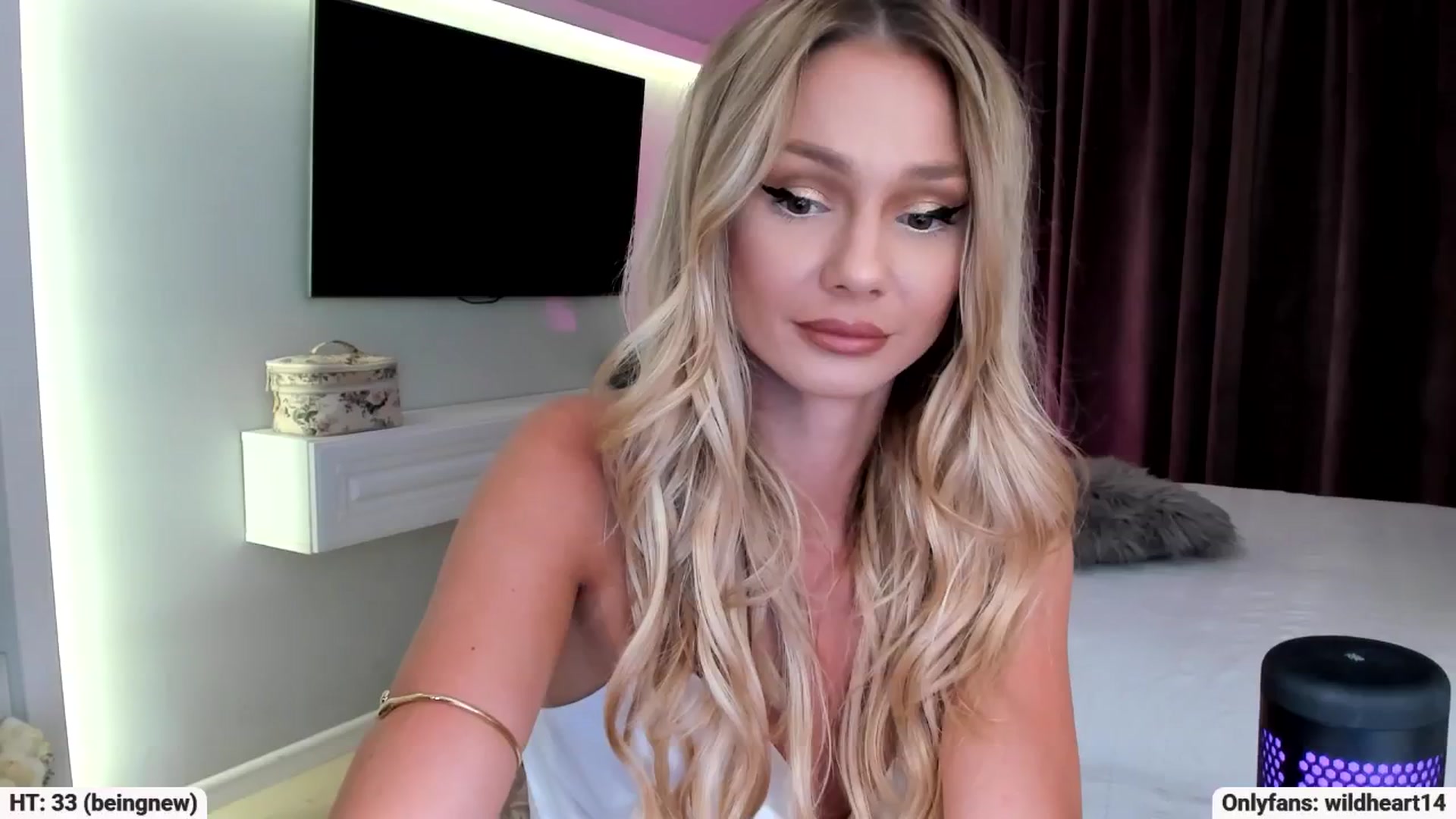 Gallery image thumbnail from Yveline's myfreecams stream on, 09/08/2025, 20:01 image 7 of 20