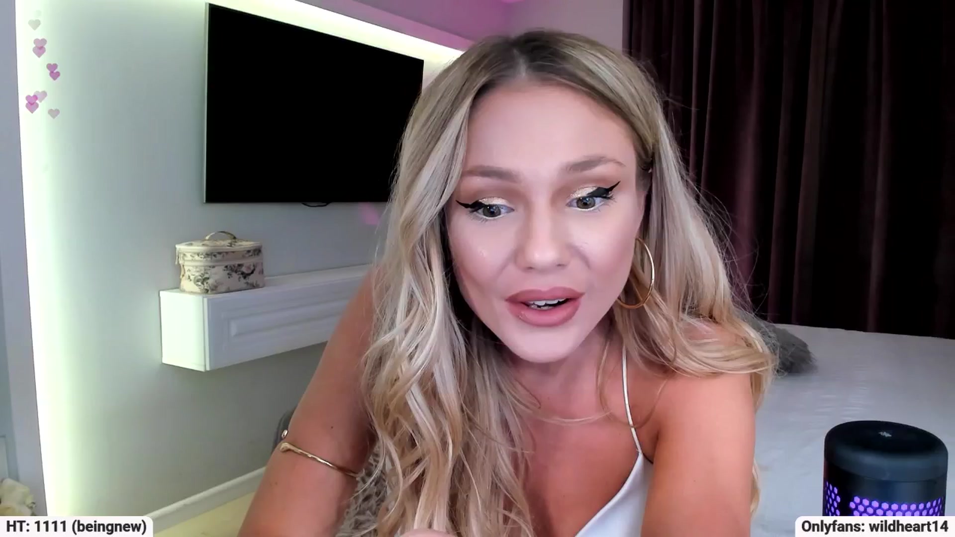 Gallery image thumbnail from Yveline's myfreecams stream on, 09/08/2025, 20:01 image 12 of 20