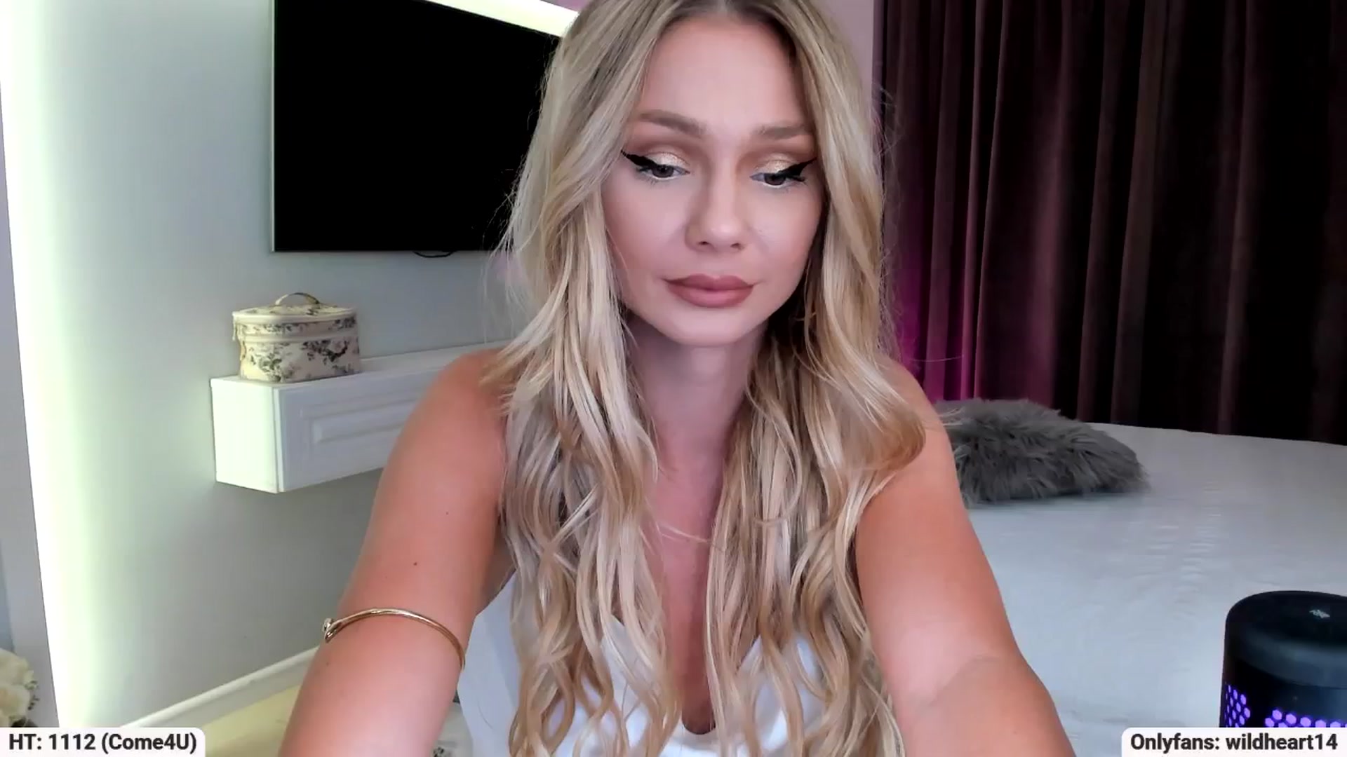 Gallery image thumbnail from Yveline's myfreecams stream on, 09/08/2025, 20:01 image 18 of 20