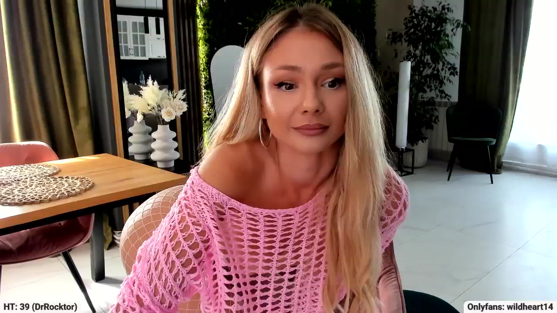 Gallery image thumbnail from Yveline's myfreecams stream on, 09/14/2025, 11:41 image 11 of 20