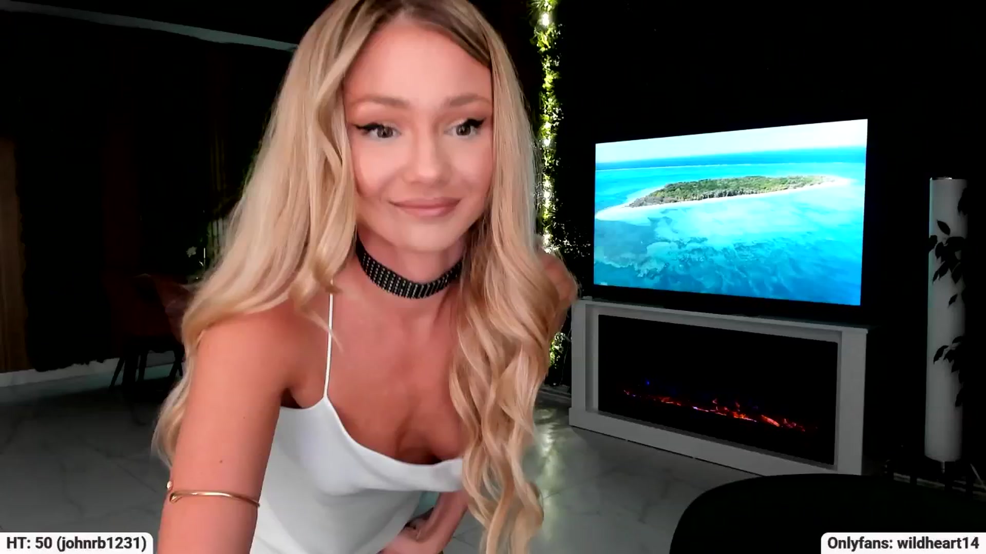 Gallery image thumbnail from Yveline's myfreecams stream on, 09/15/2025, 24:03 image 1 of 20
