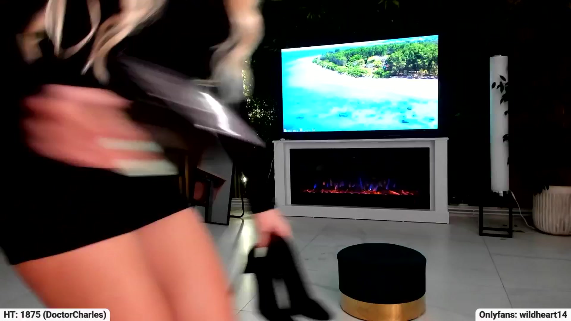 Gallery image thumbnail from Yveline's myfreecams stream on, 09/15/2025, 24:03 image 12 of 20